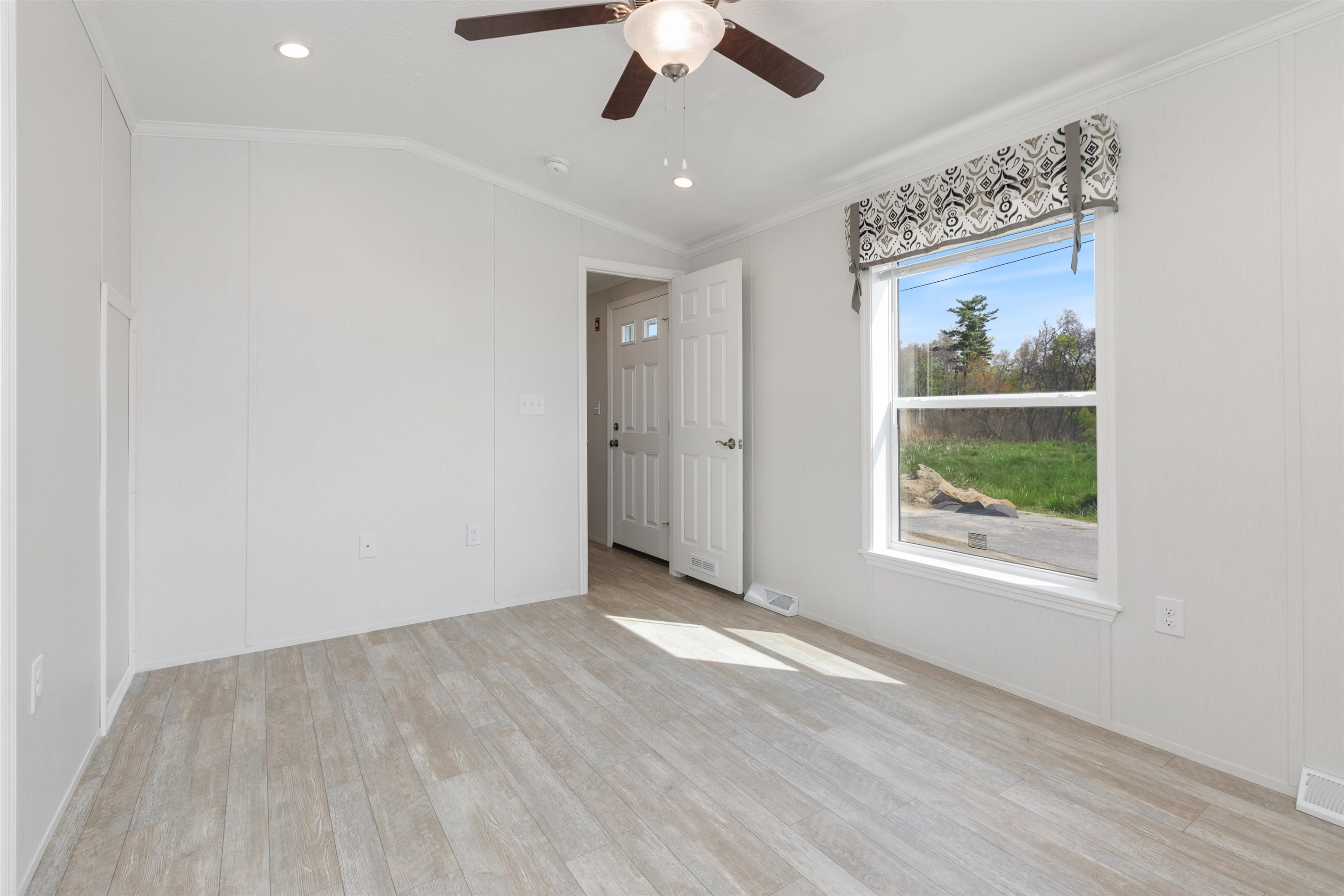 46 Brookwood Dr, Salem, NH 03079