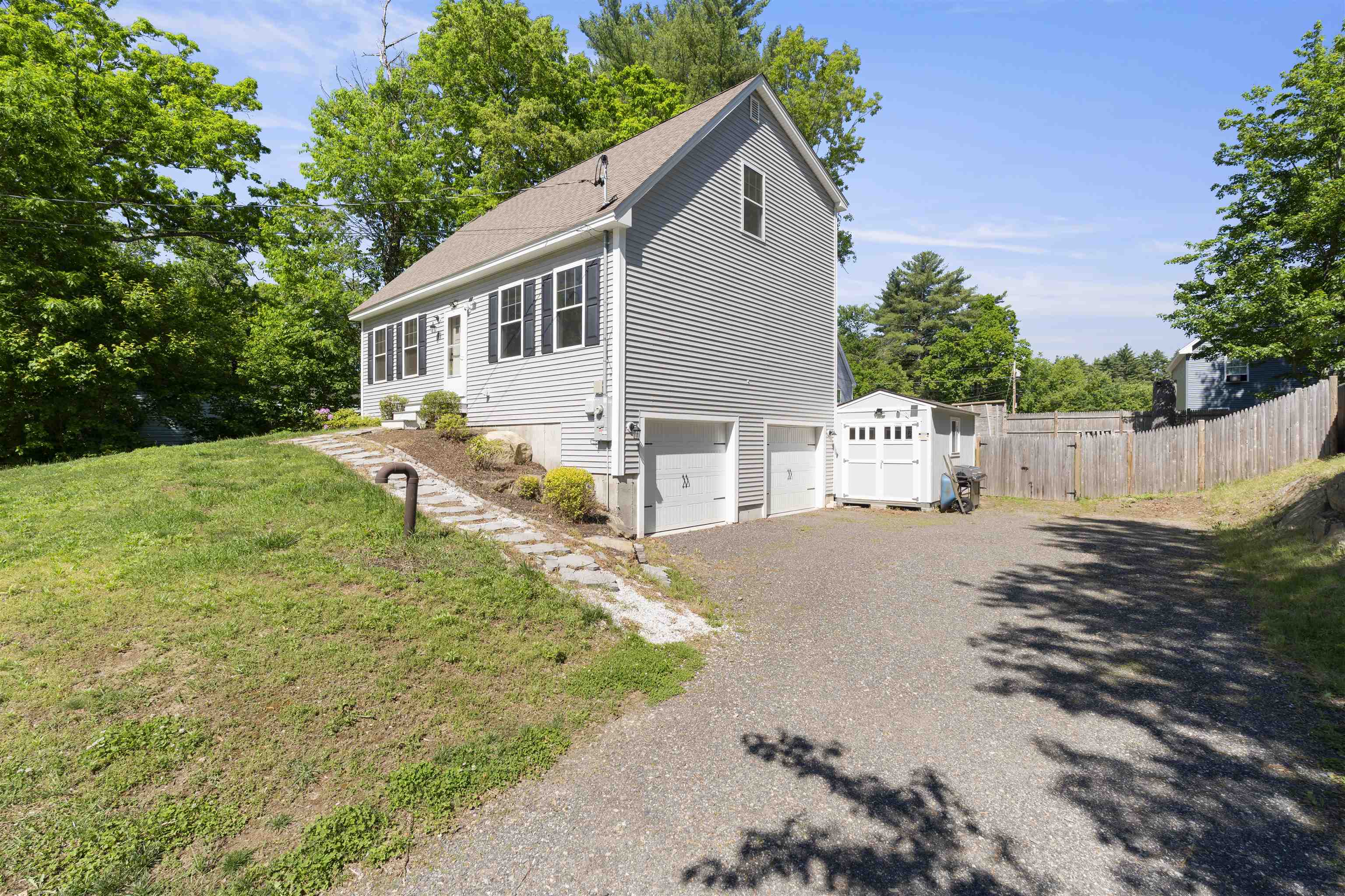 38 Regina Ave, Raymond, NH 03077