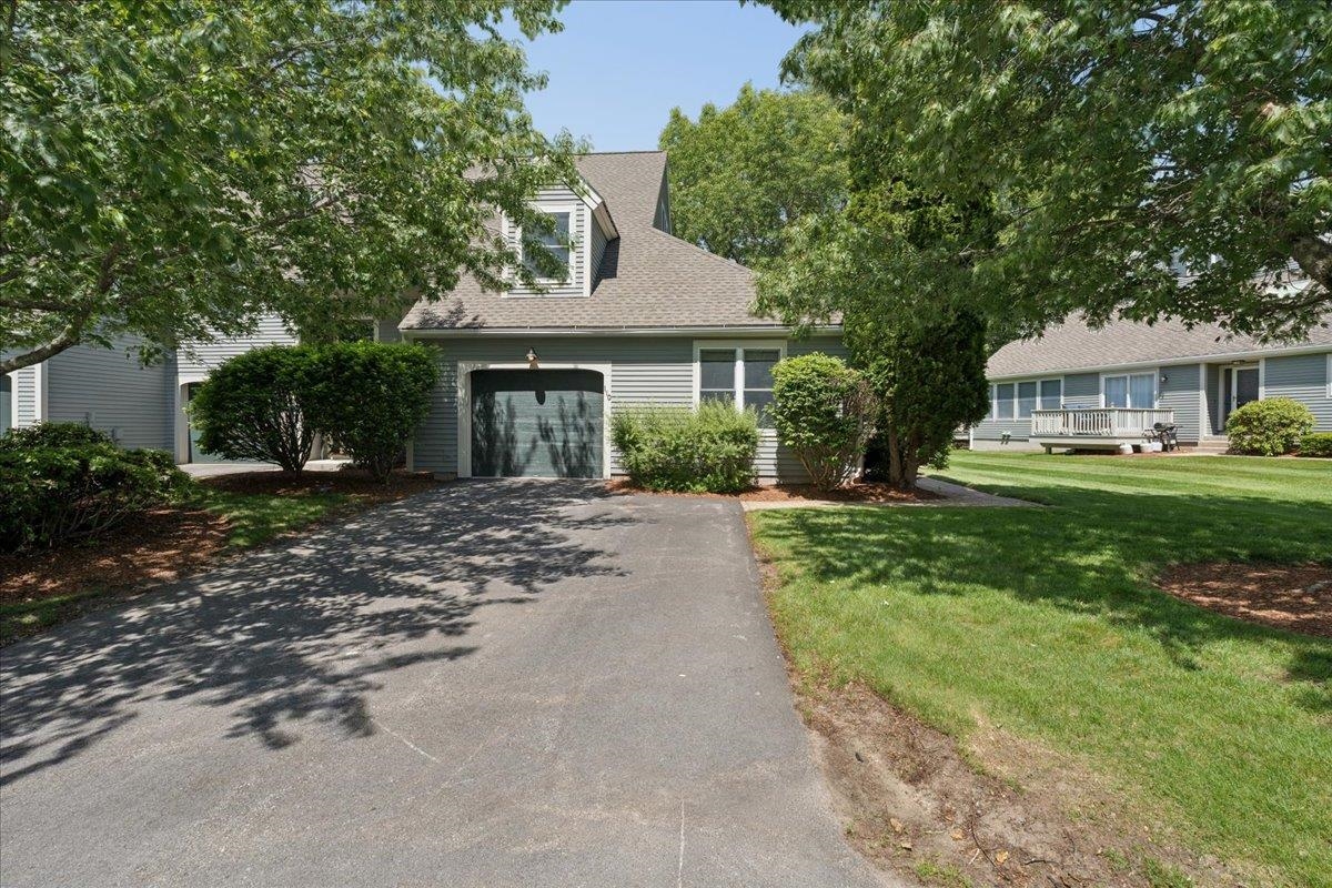 110 Hawthorne Village Rd, Nashua, NH 03062