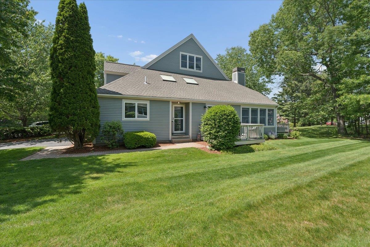 110 Hawthorne Village Rd, Nashua, NH 03062
