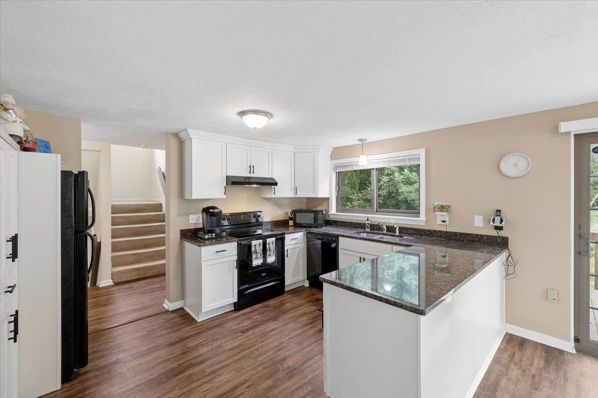 10 Cardinal Ct #10, Merrimack, NH 03054