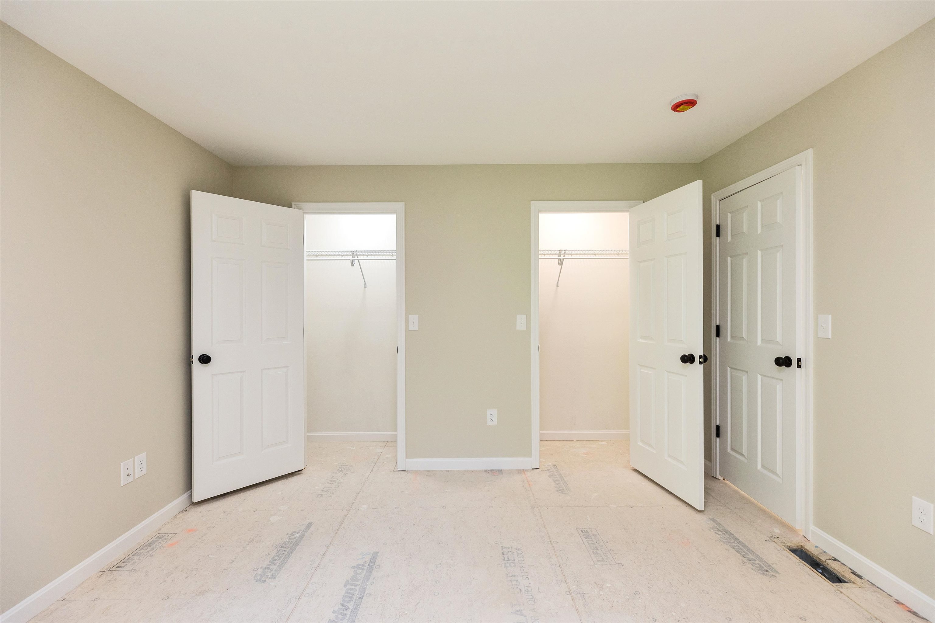 32 Deerpoint Dr, Hillsborough, NH 03244
