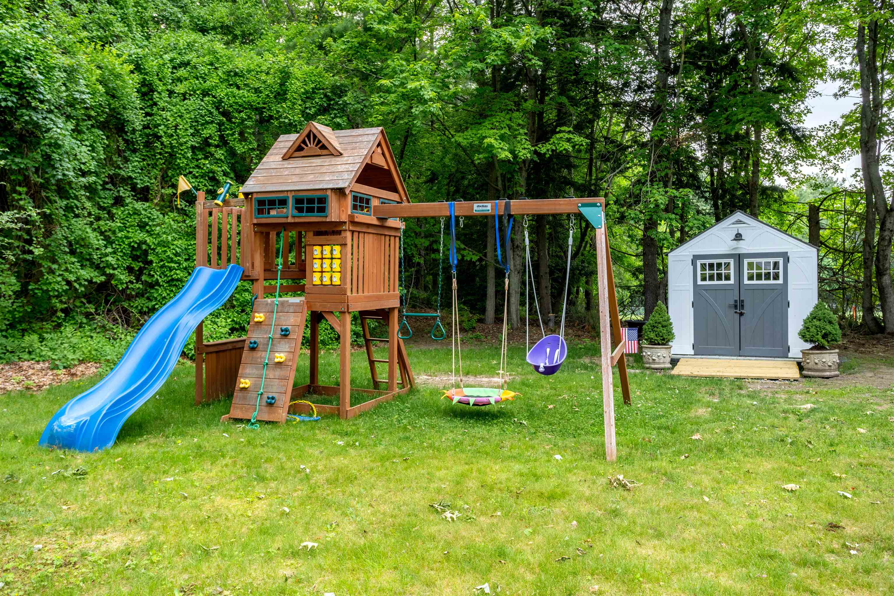 32 Alvirne Dr, Hudson, NH 03051