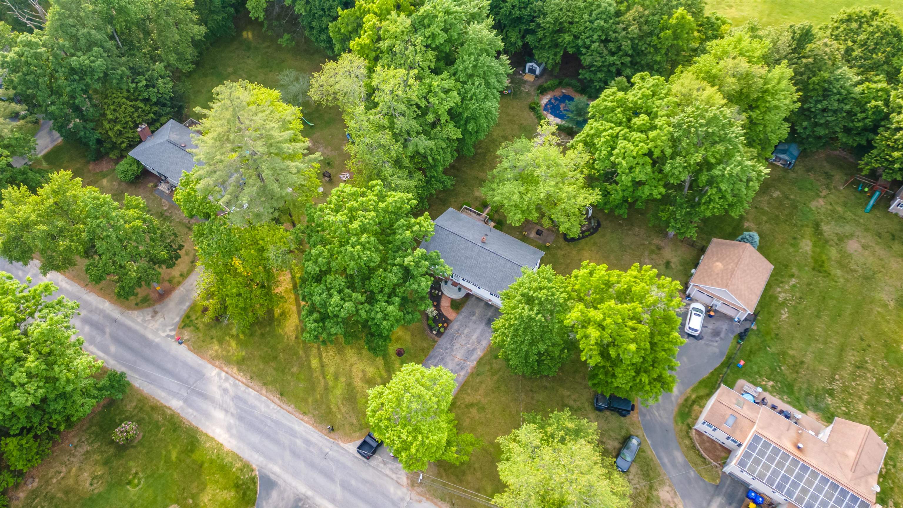 32 Alvirne Dr, Hudson, NH 03051