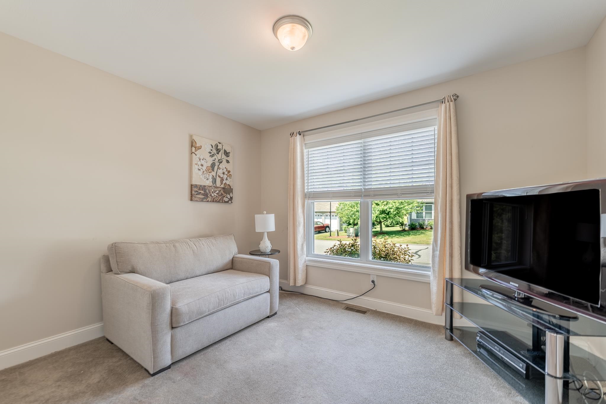10 Furnival Rd, Nashua, NH 03064
