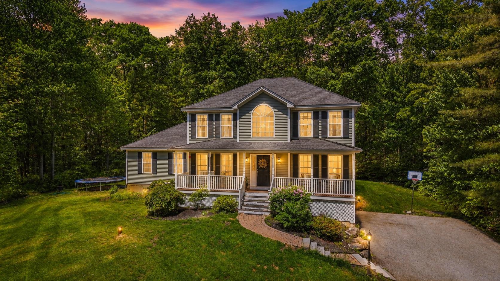24 Gardensong Dr, Hooksett, NH 03106