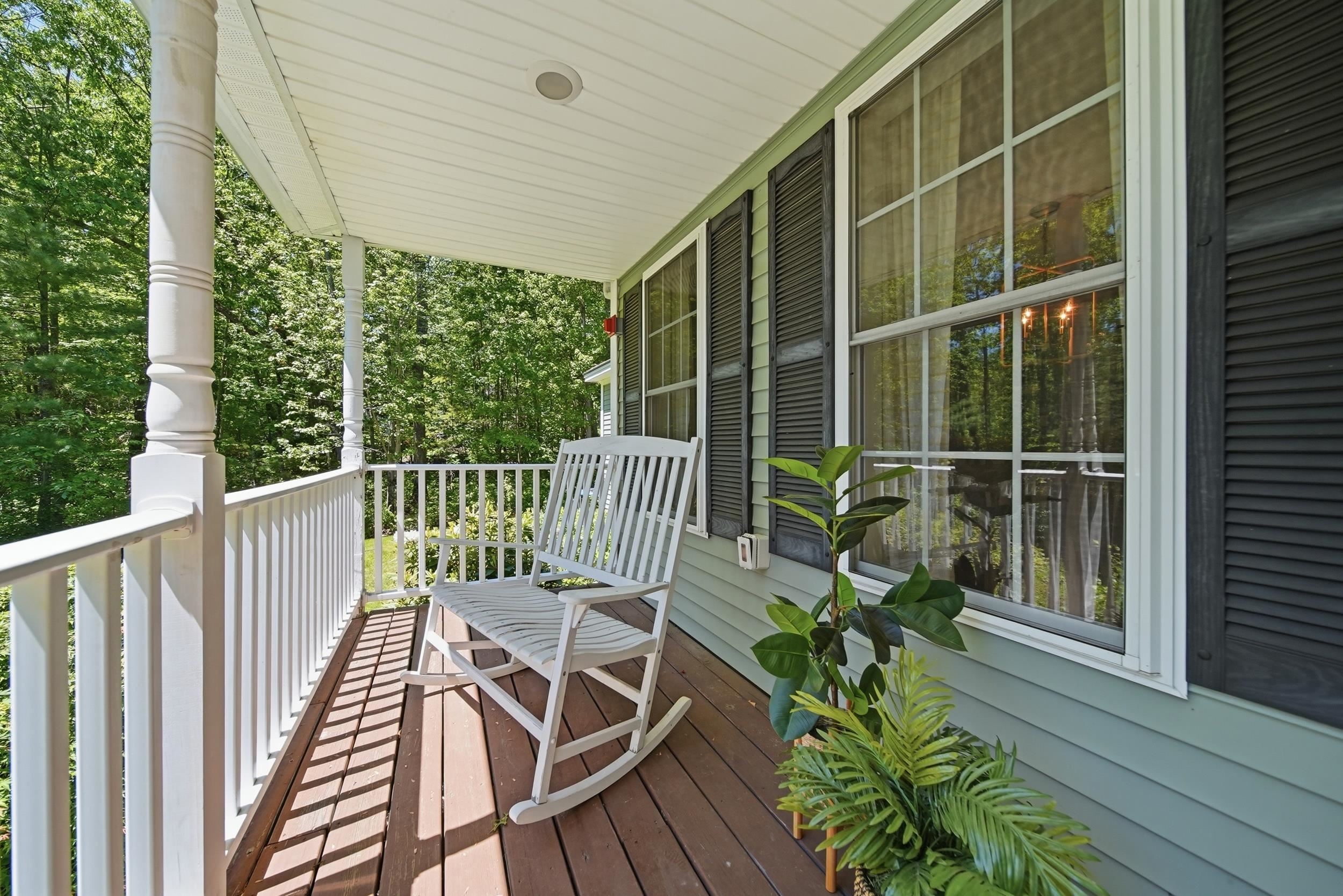 24 Gardensong Dr, Hooksett, NH 03106
