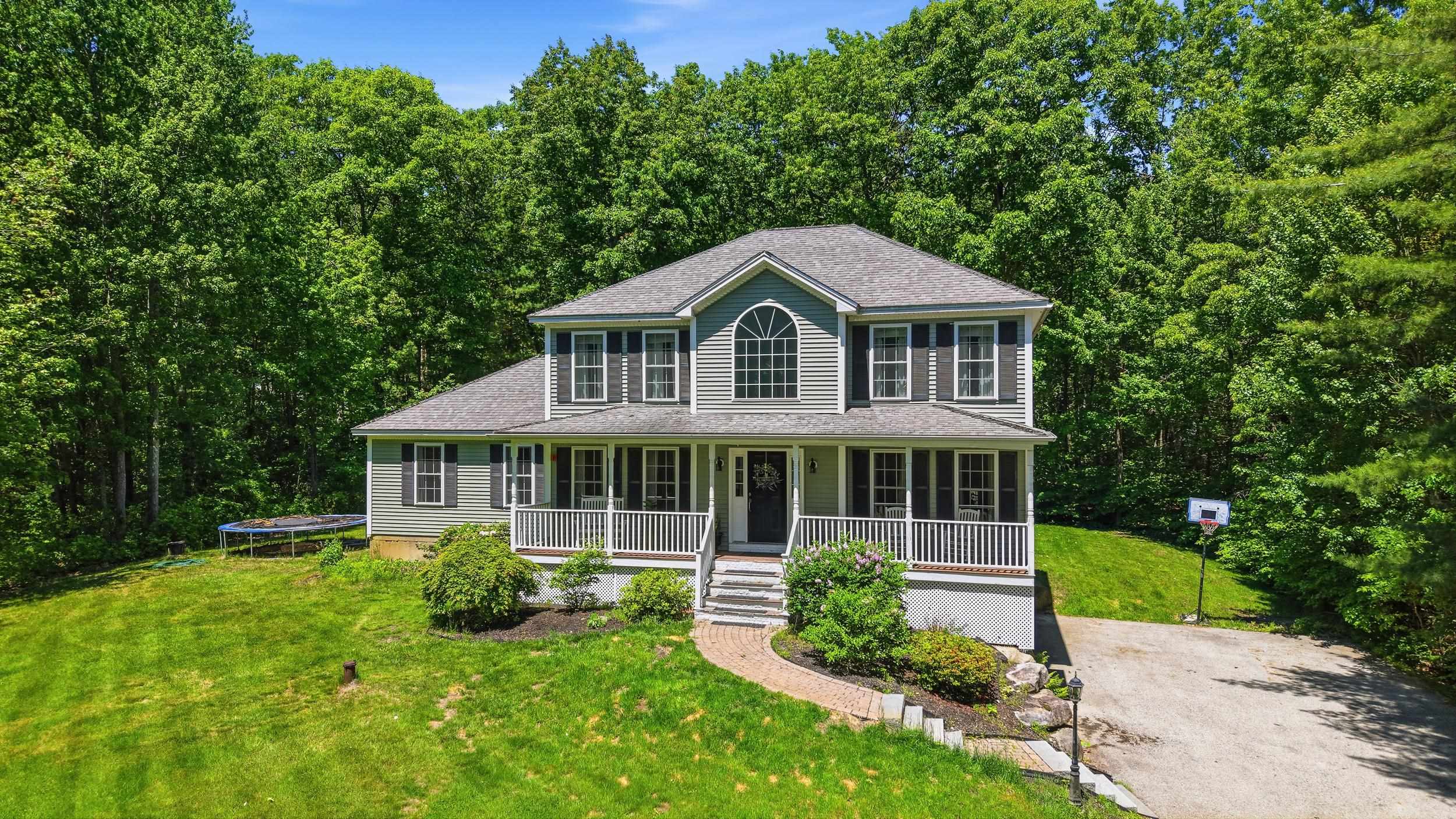 24 Gardensong Dr, Hooksett, NH 03106