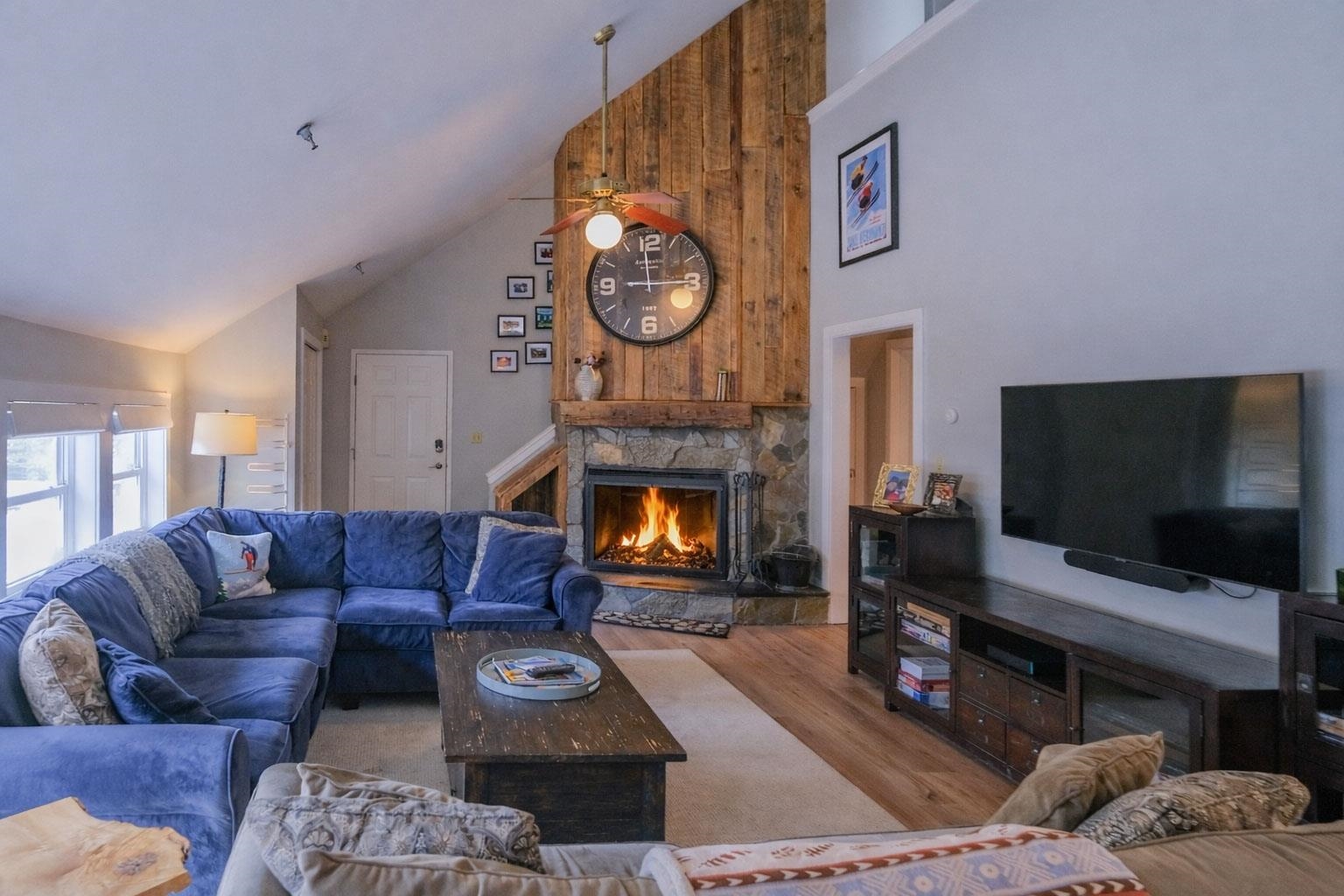 Living room 25472070
