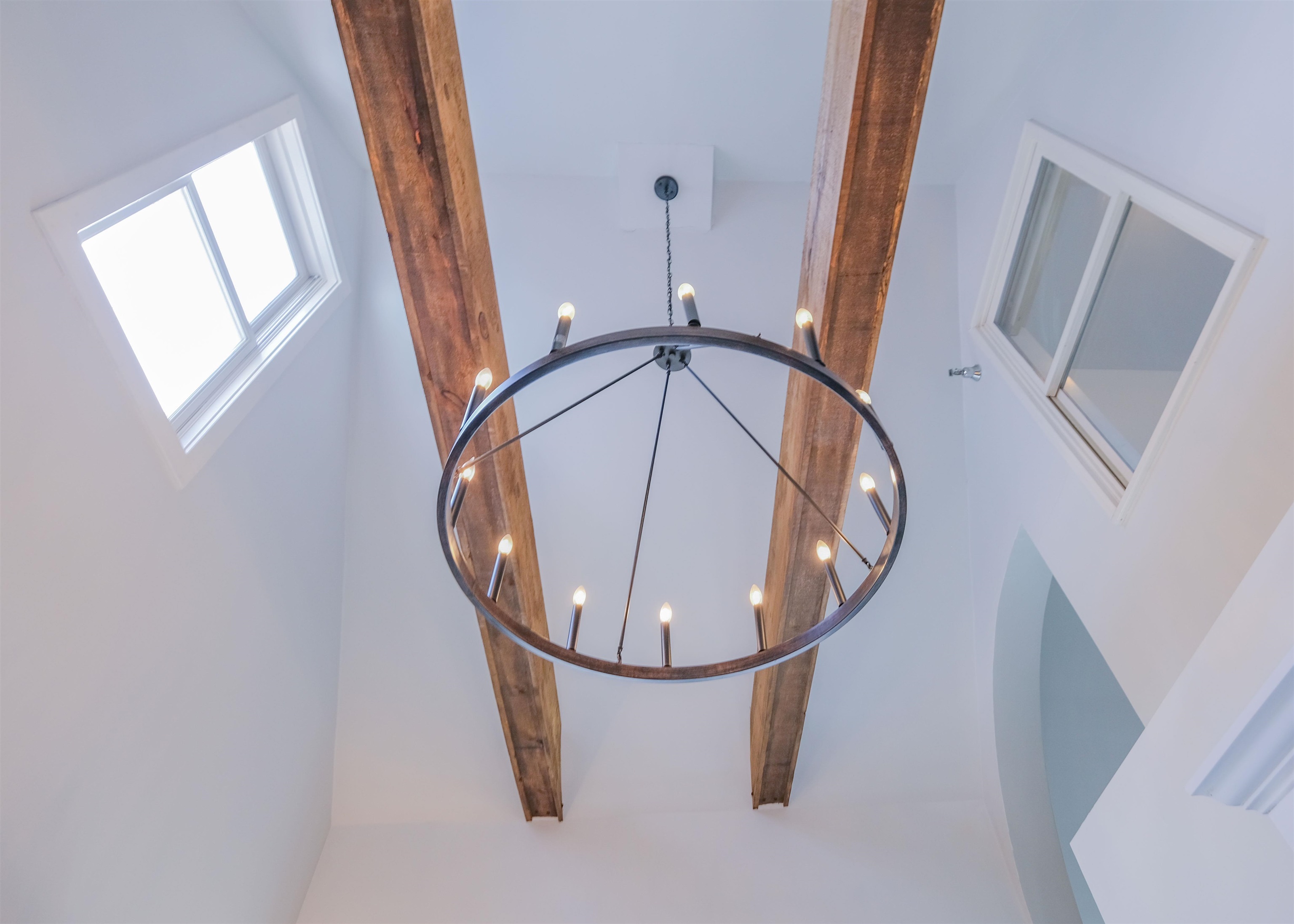 Vaulted ceiling in the kitchen 25472038