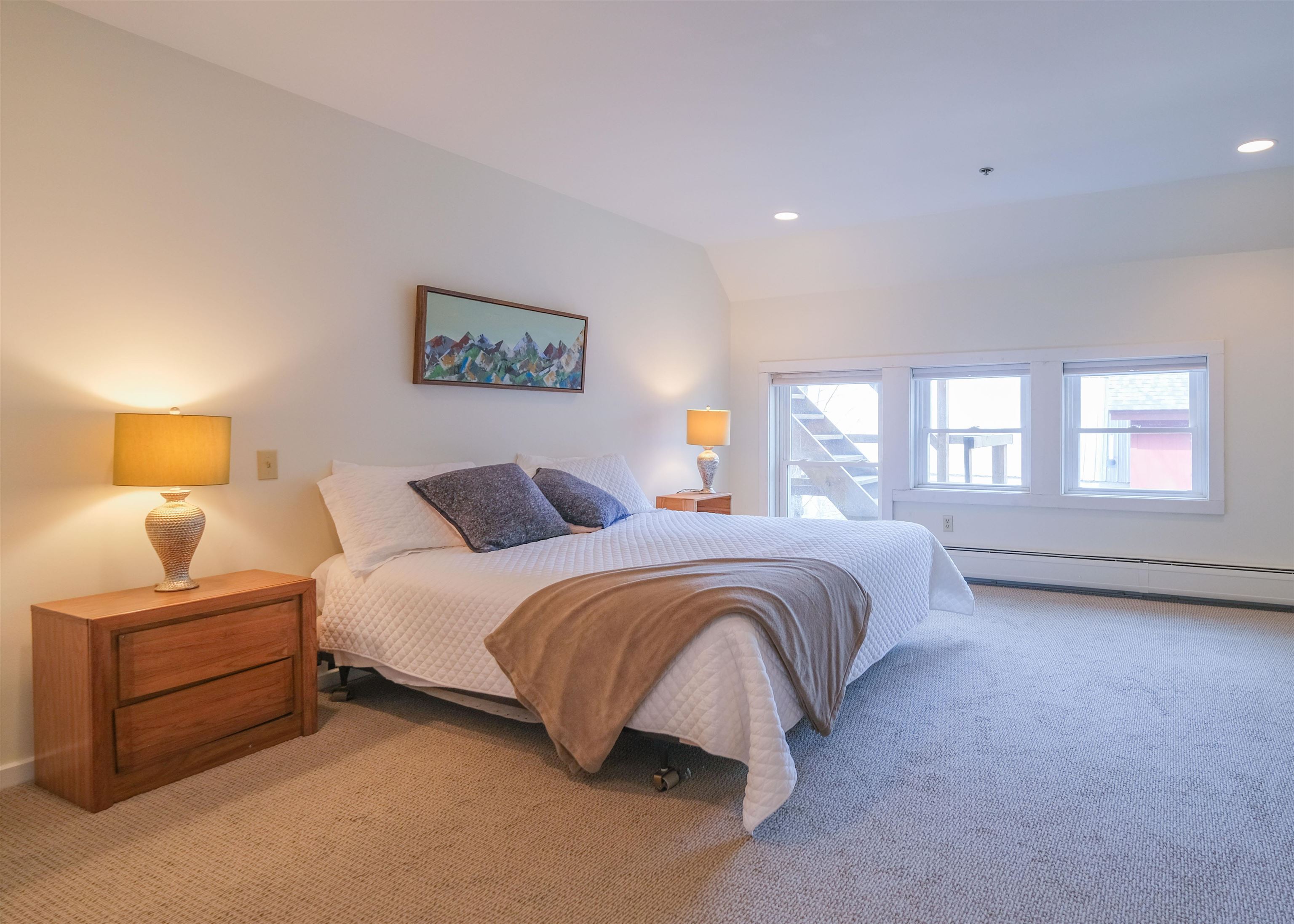 Primary bedroom on main floor 25472048