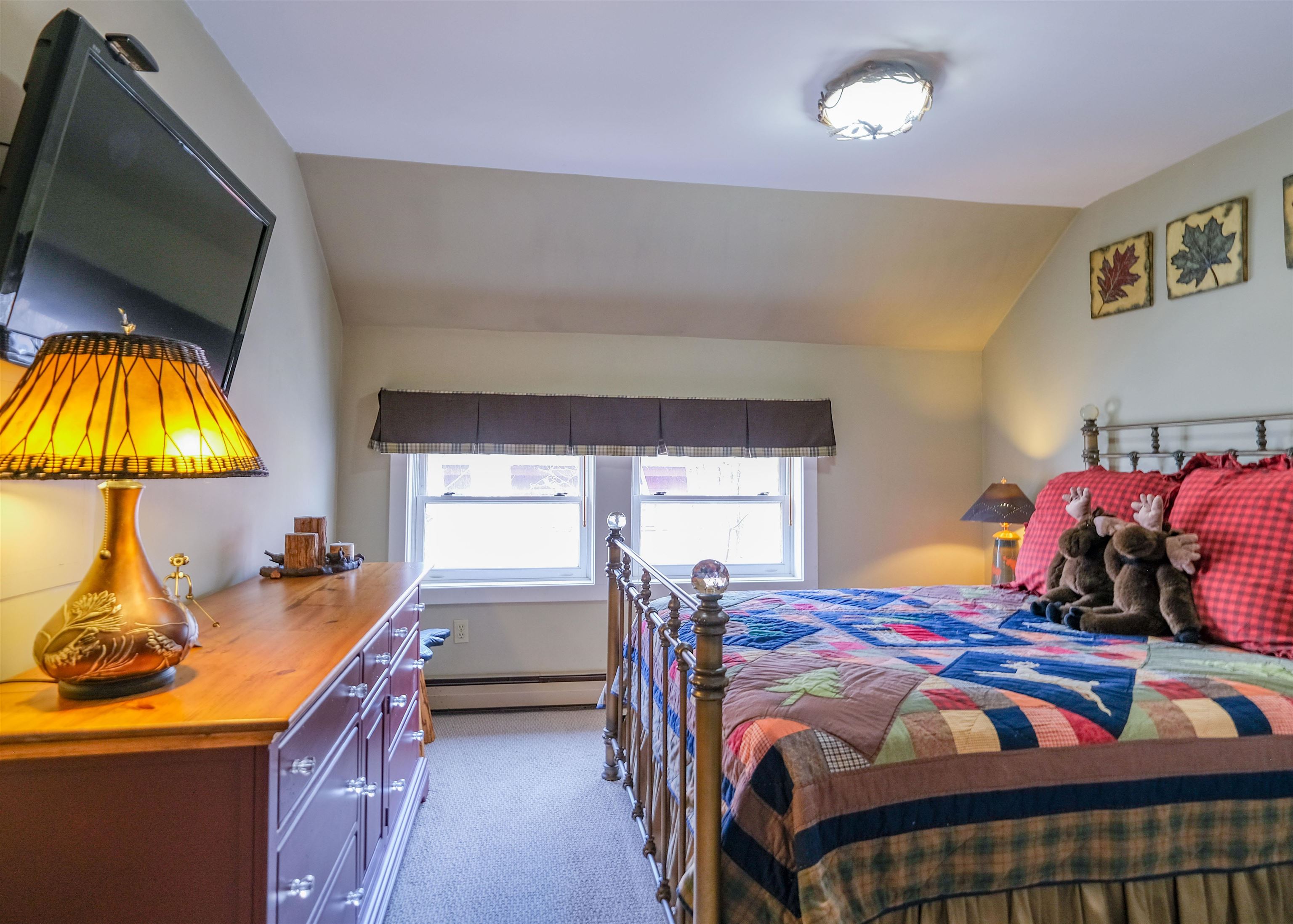 Bedroom on main floor 25472051