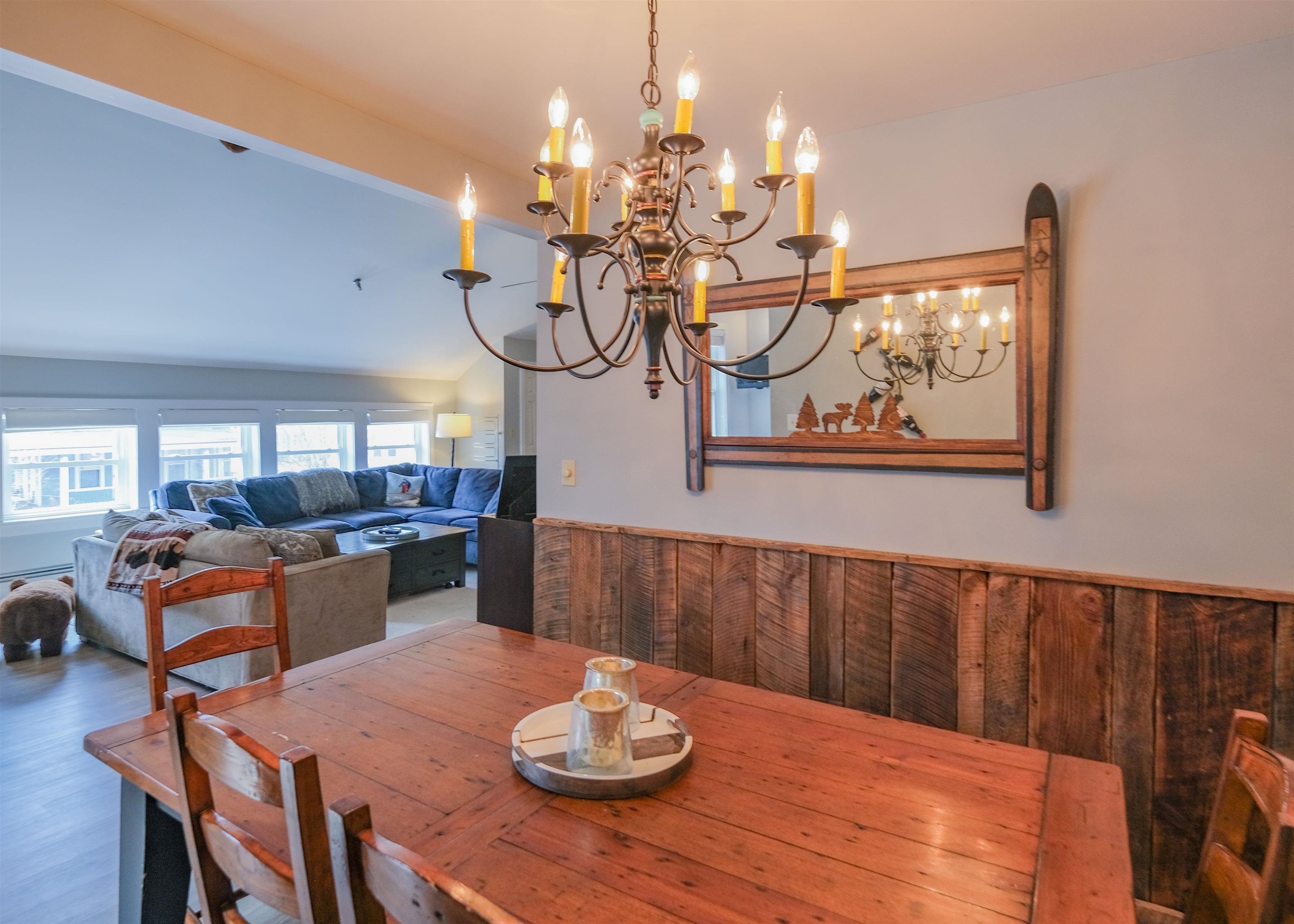 Dining area 25472041