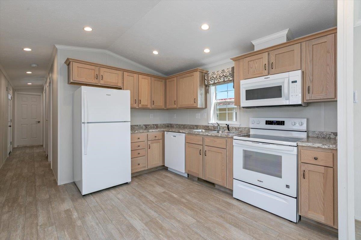 23 Brookwood Dr, Salem, NH 03079