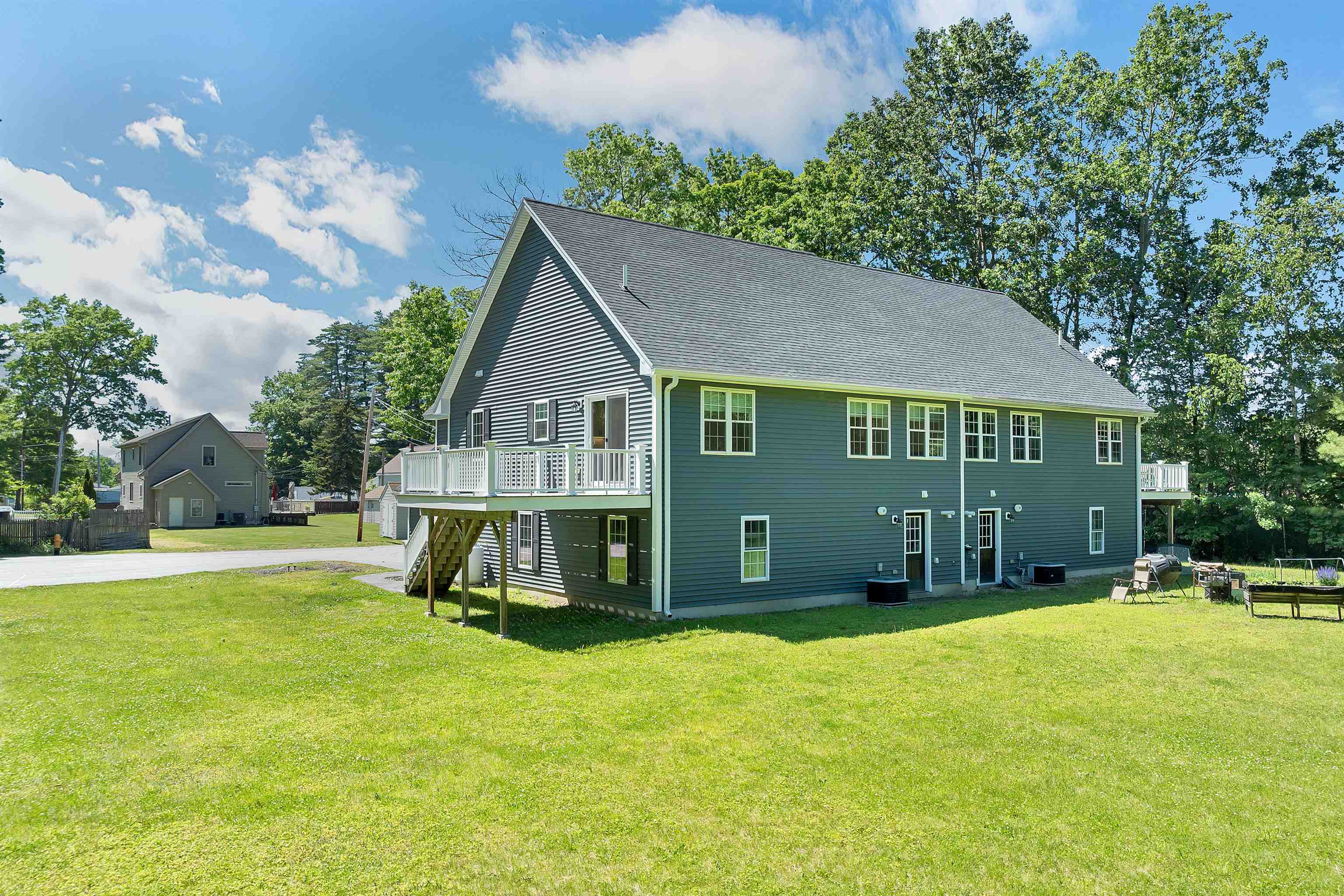 55 Park Ave #B, Salem, NH 03079