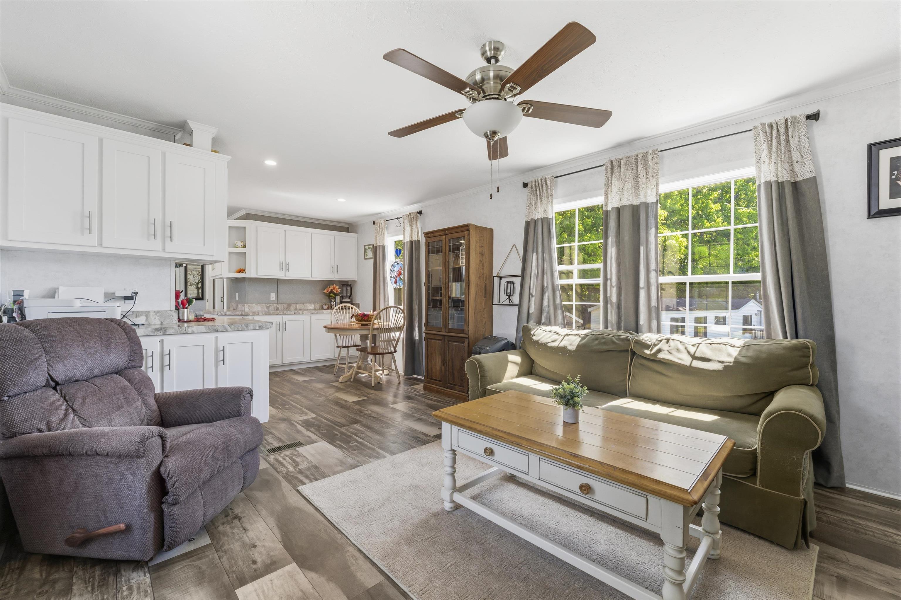 11 Daisy Dr, Pittsfield, NH 03263