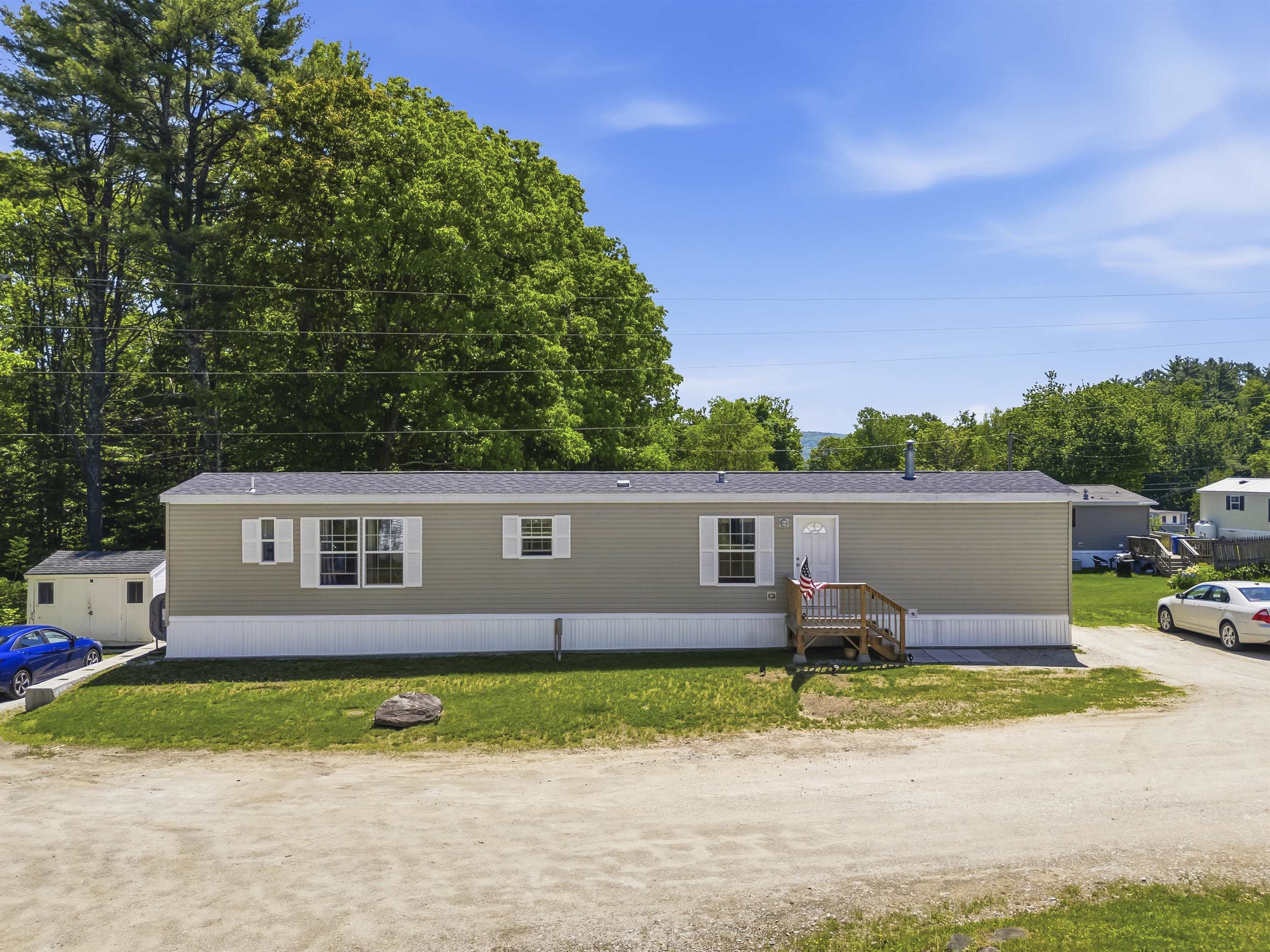 11 Daisy Dr, Pittsfield, NH 03263