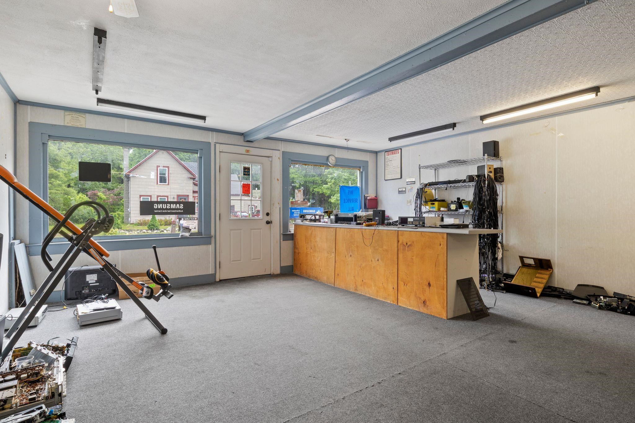 80 Chestnut Hill Rd, Rochester, NH 03867
