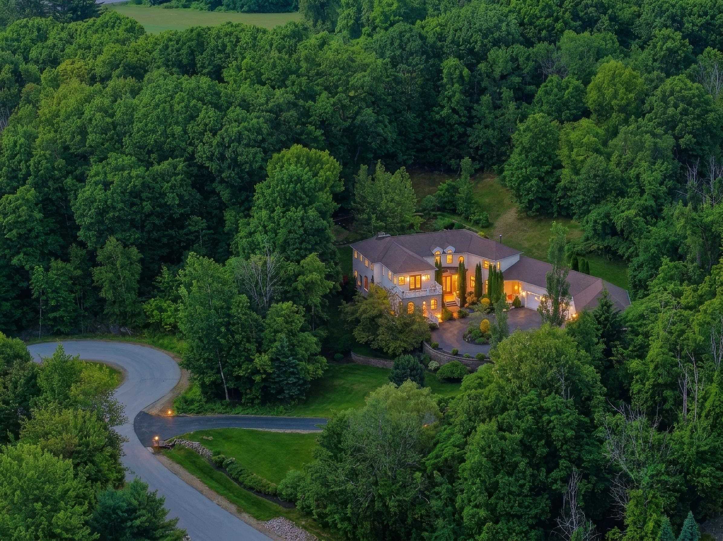 15 Chardonnay Ter, Bedford, NH 03110