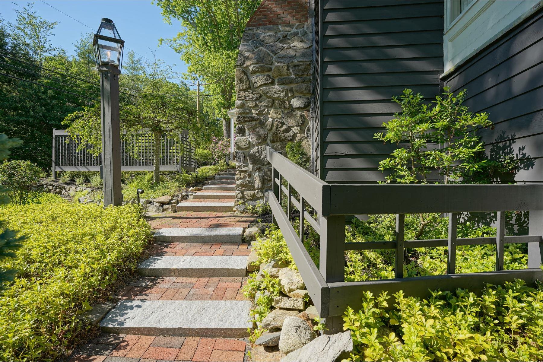 129 Mill Rd, North Hampton, NH 03862