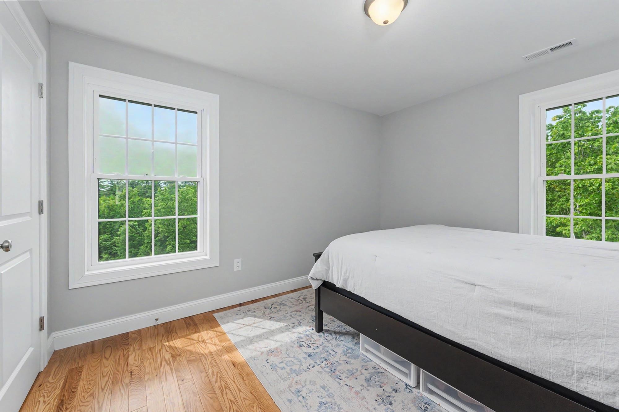 265 Standish Ln, Hudson, NH 03051