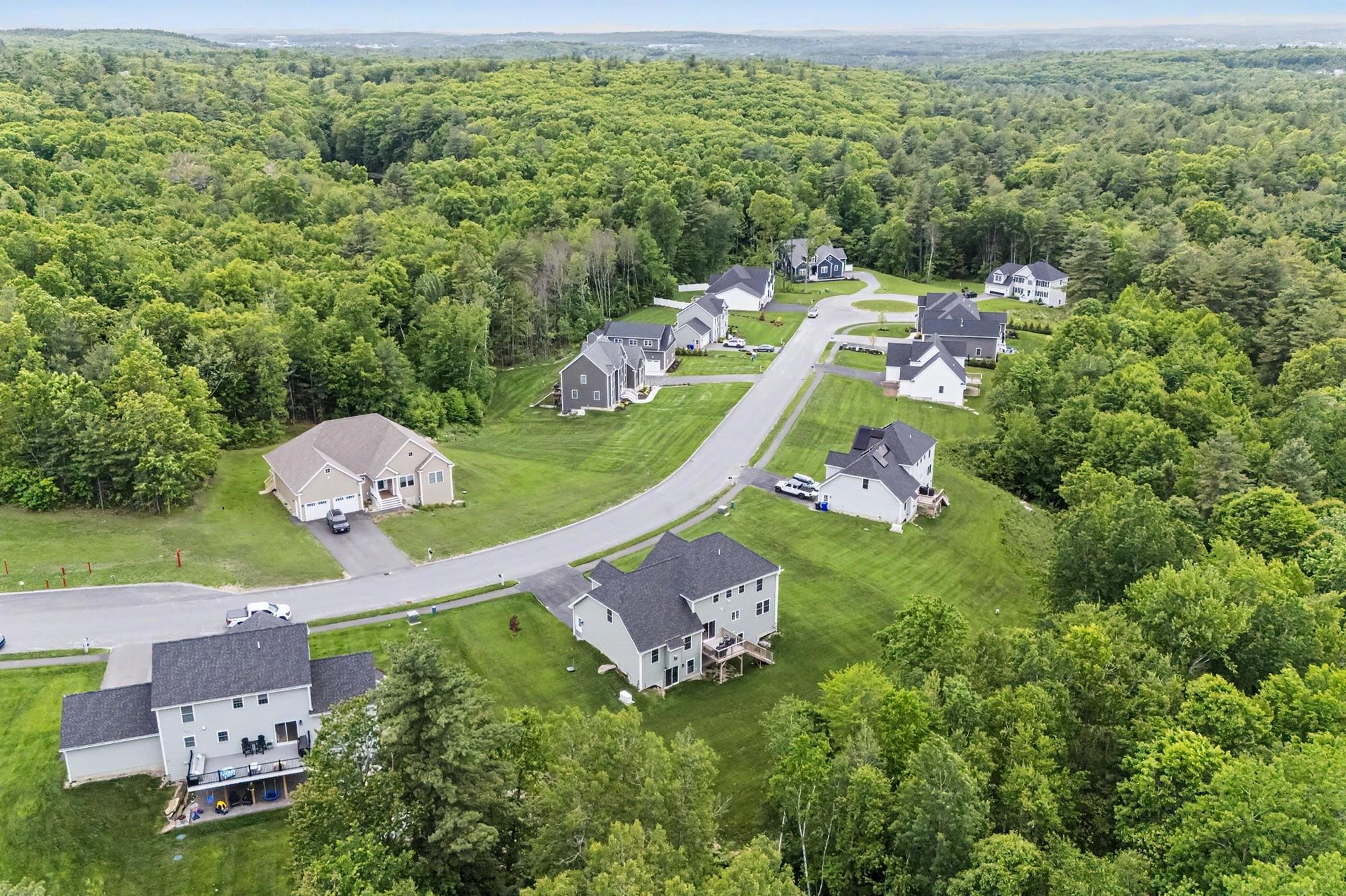 265 Standish Ln, Hudson, NH 03051