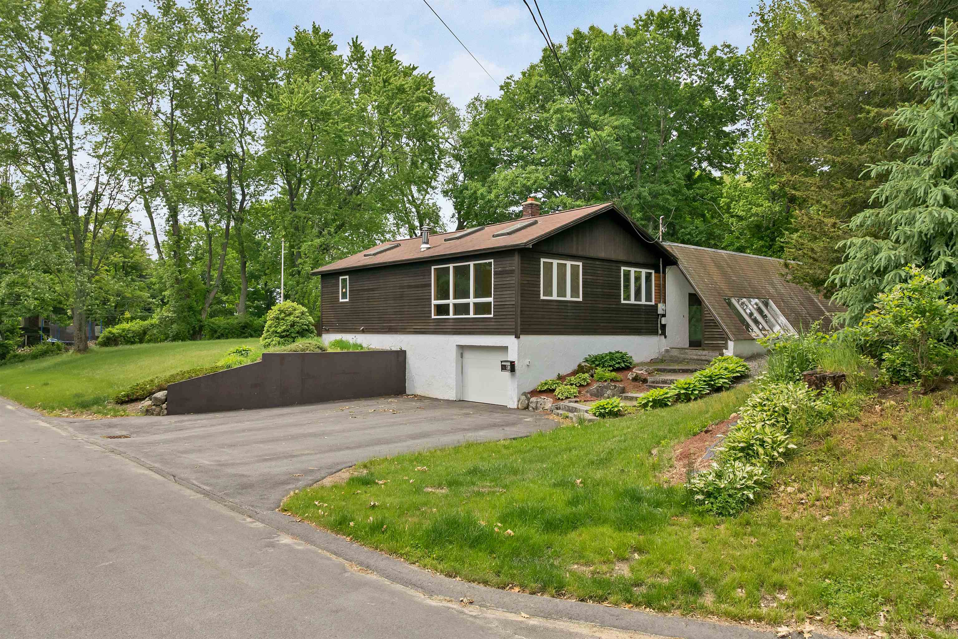 40 Paugus St, Laconia, NH 03246