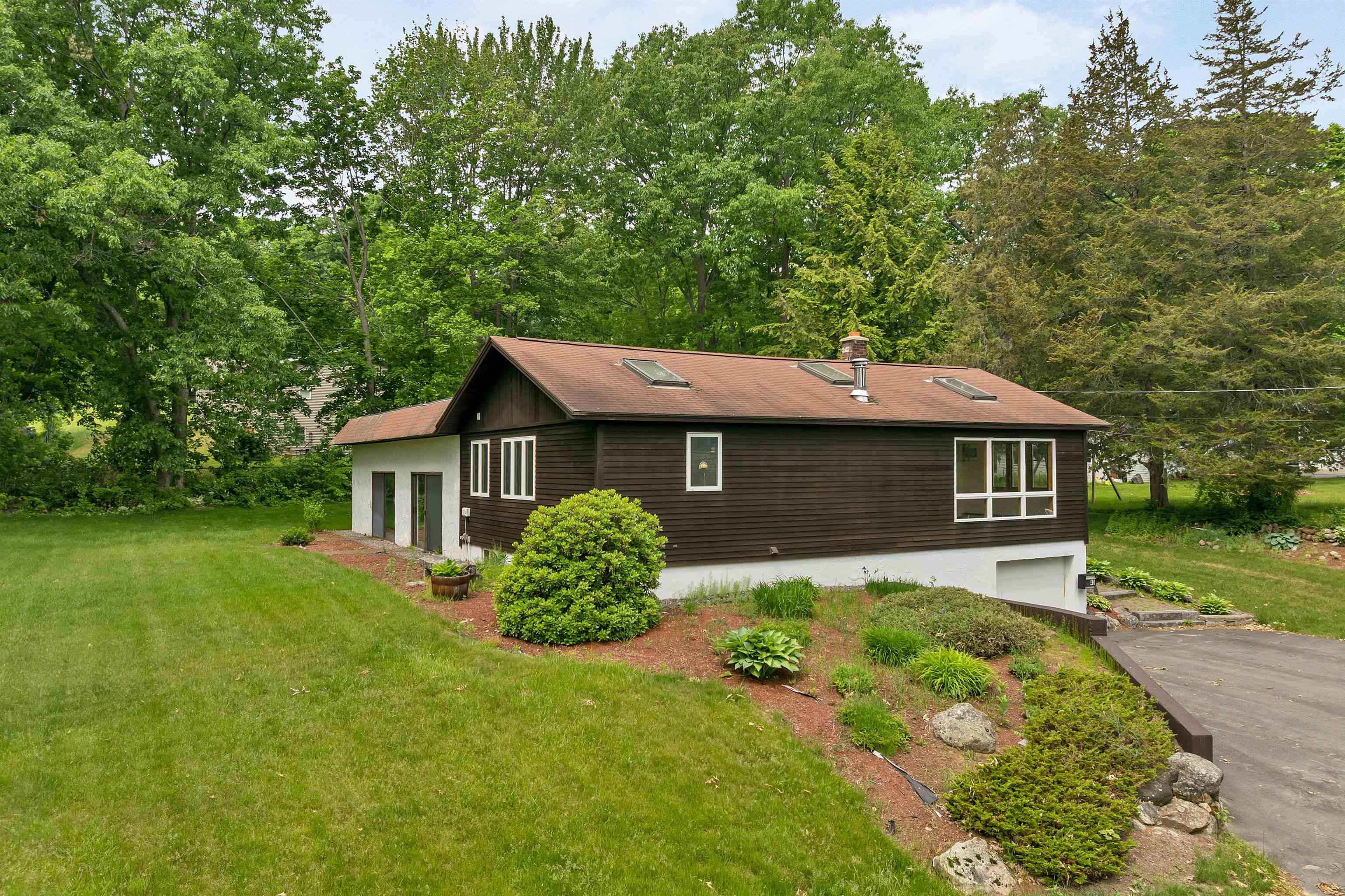 40 Paugus St, Laconia, NH 03246