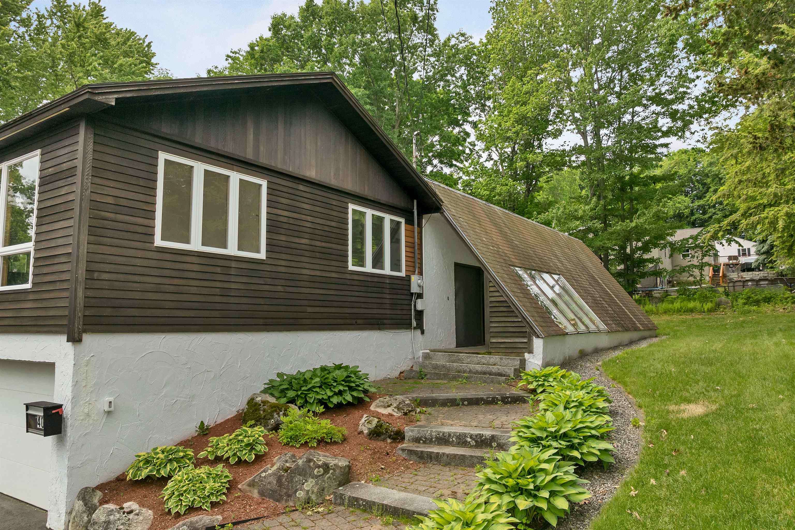 40 Paugus St, Laconia, NH 03246
