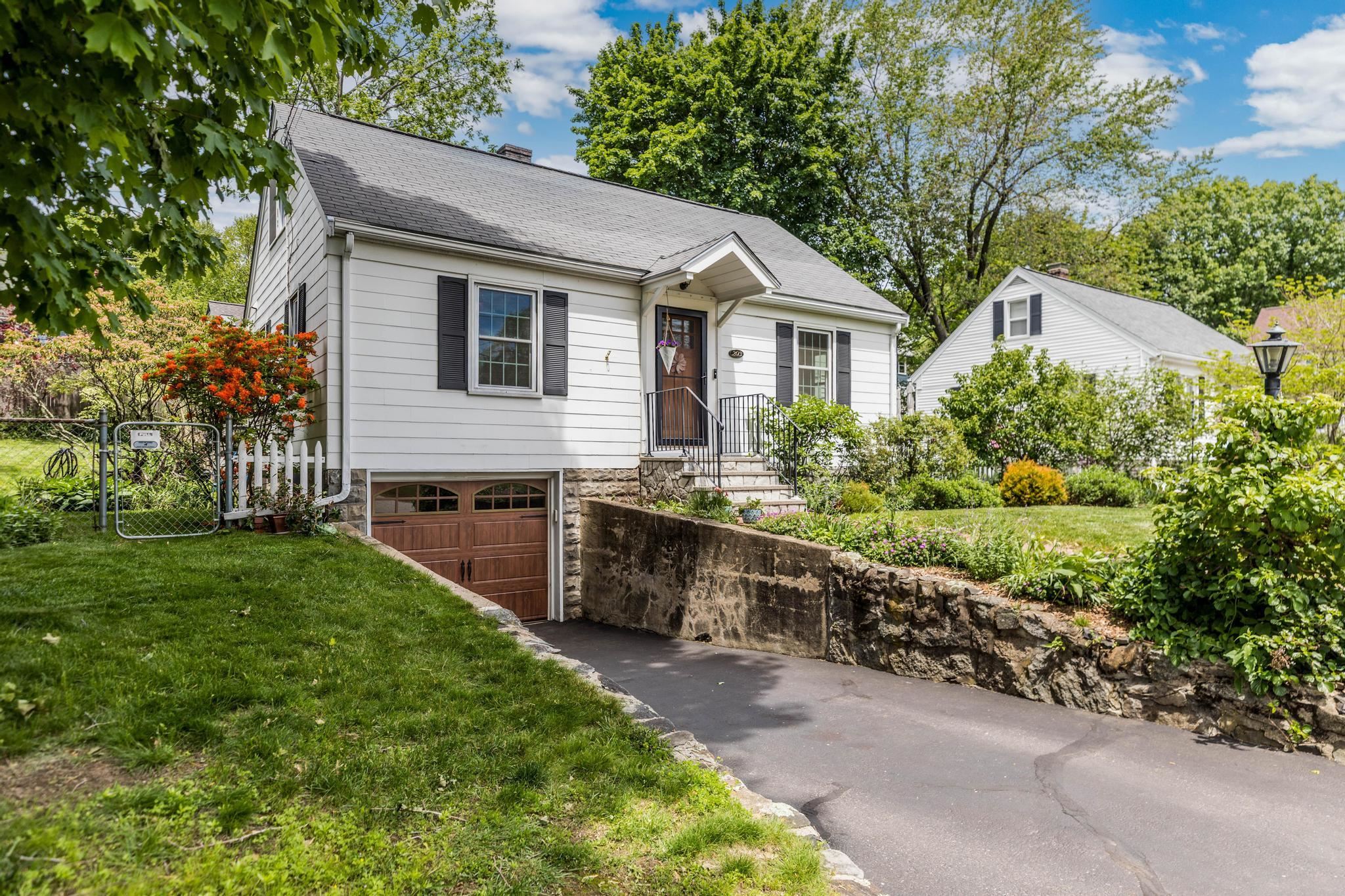 203 Melbourne St, Portsmouth, NH 03801