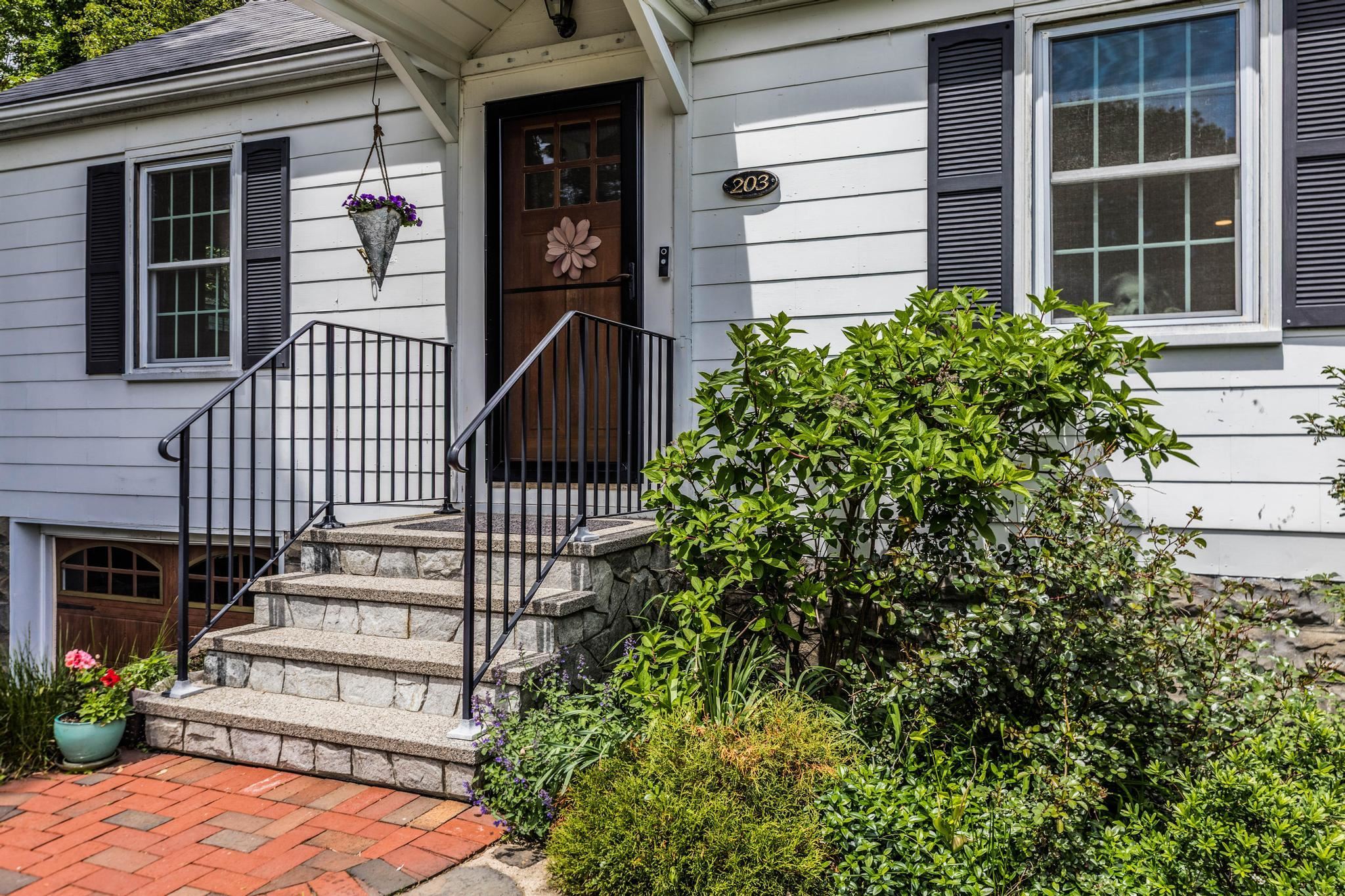 203 Melbourne St, Portsmouth, NH 03801
