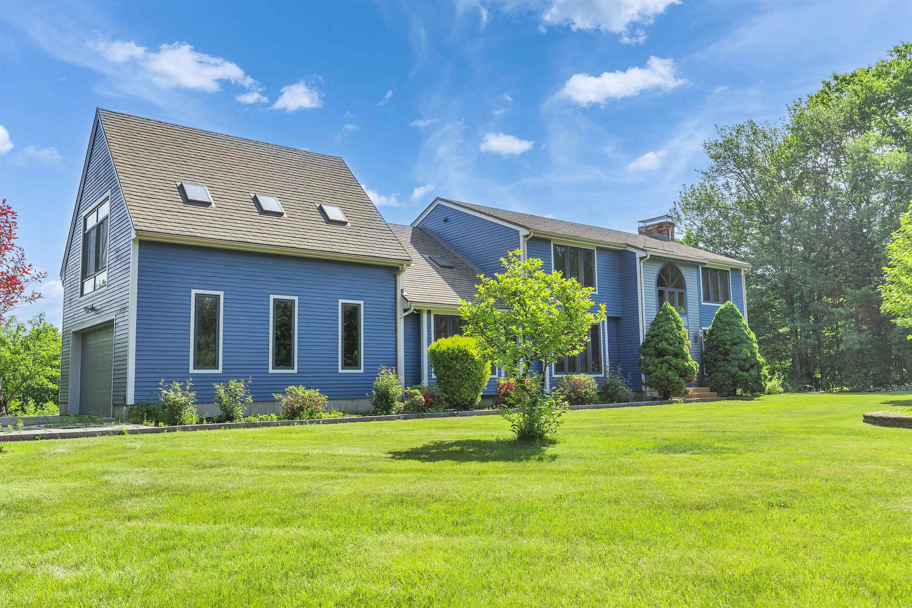 8 Longview Dr, Bow, NH 03304