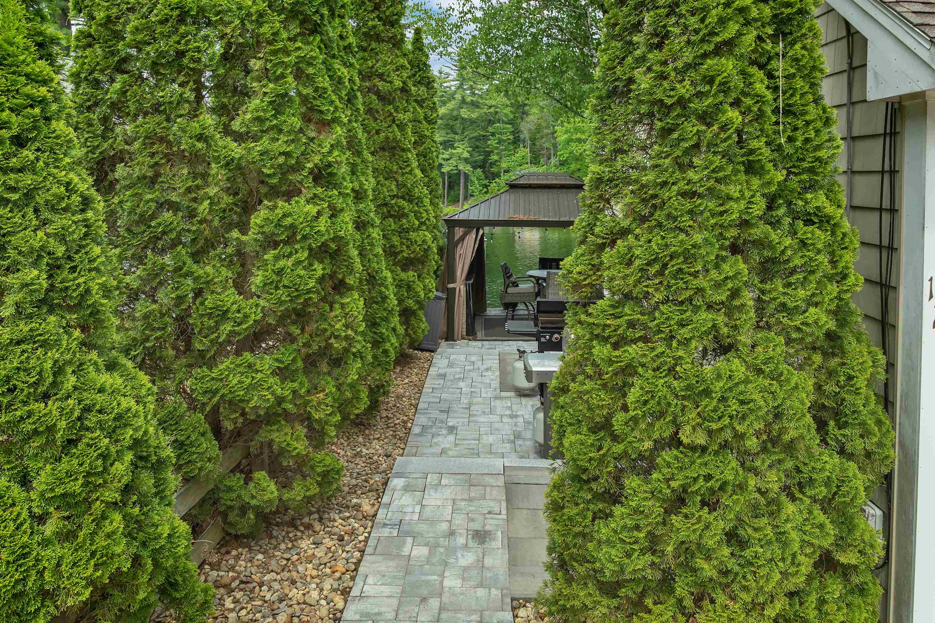 127 Jefferson Rd, Belmont, NH 02330