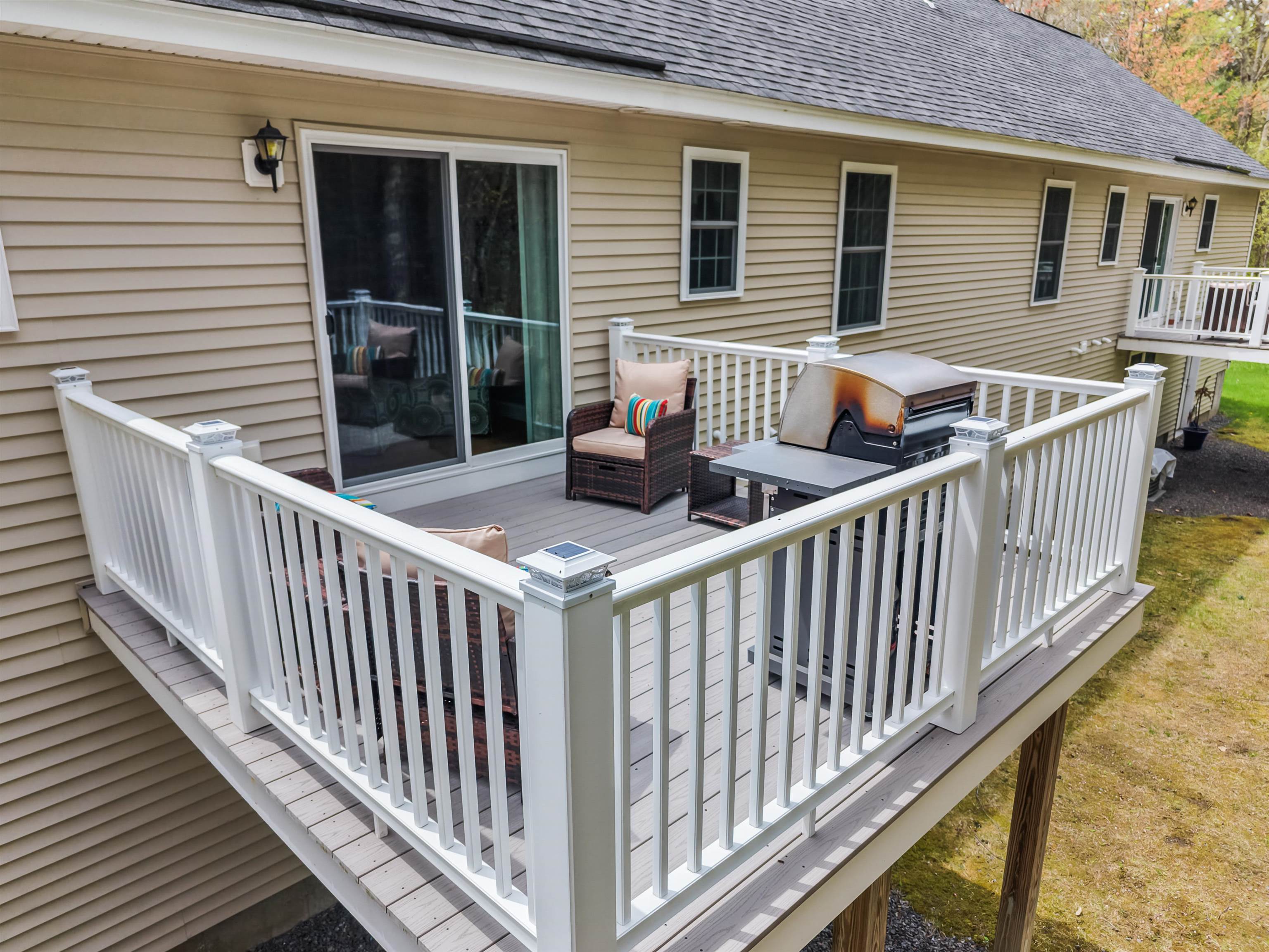 19 Candle Ridge Cir, Litchfield, NH 03052