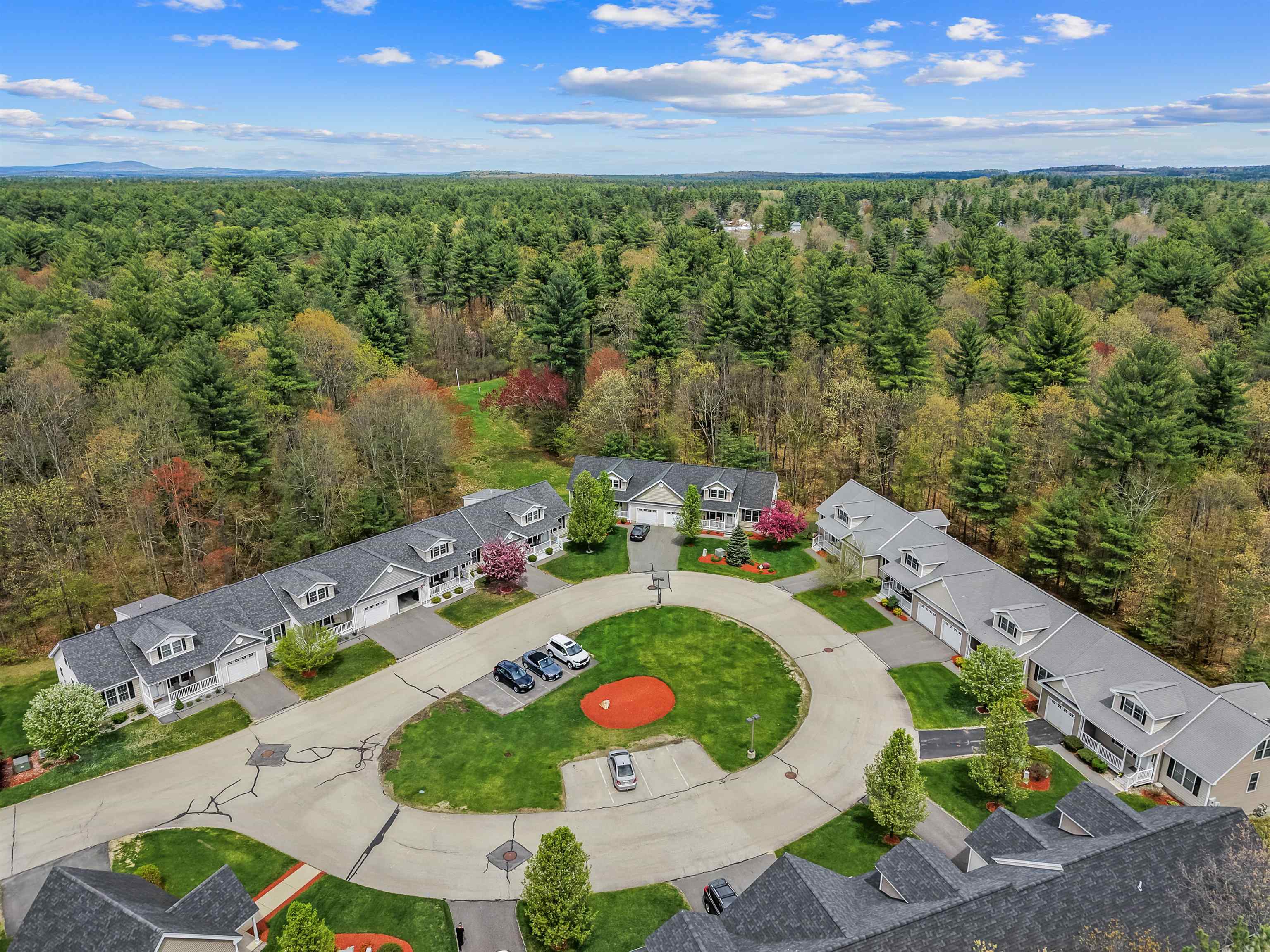 19 Candle Ridge Cir, Litchfield, NH 03052