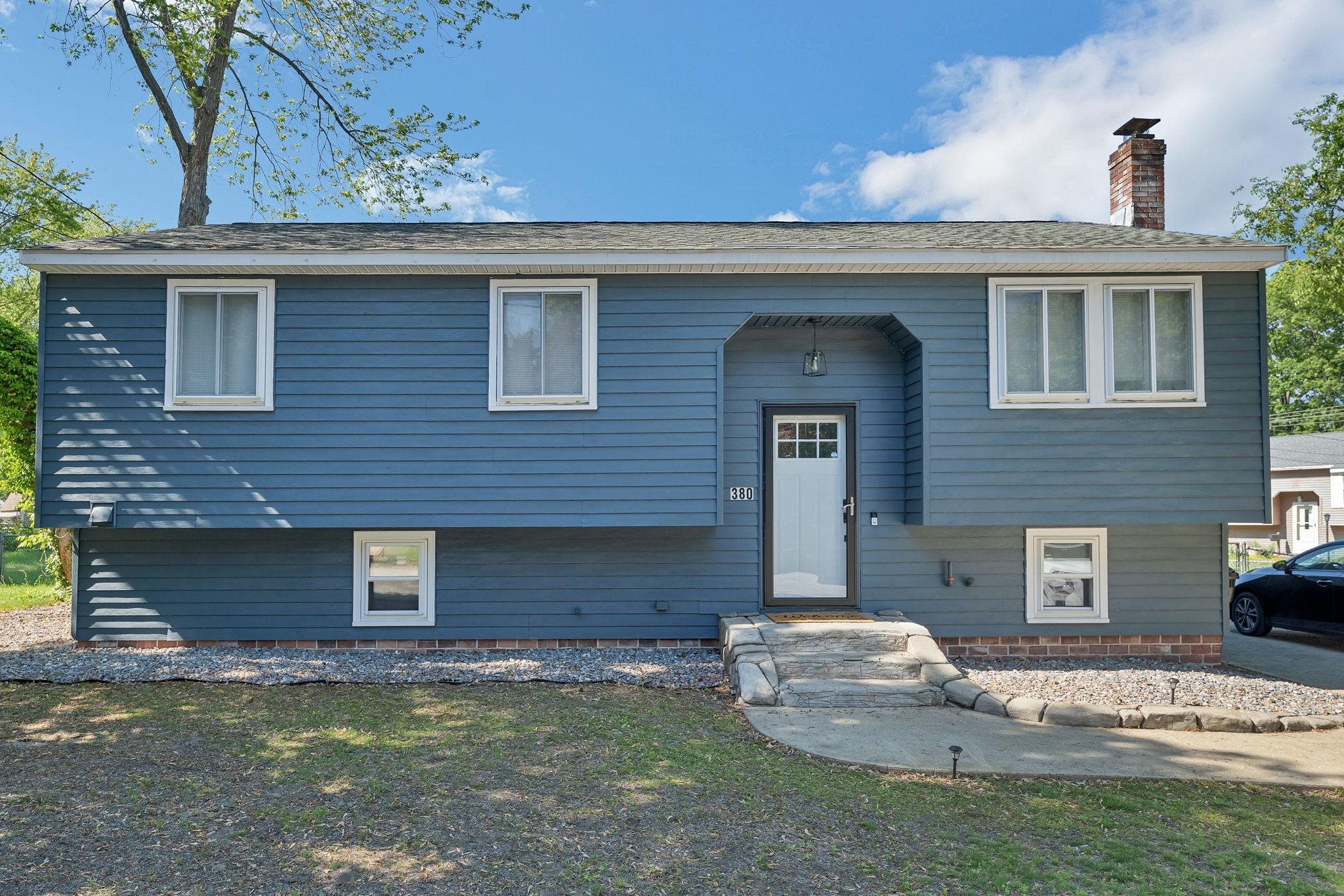 380 Mystic St, Manchester, NH 03103