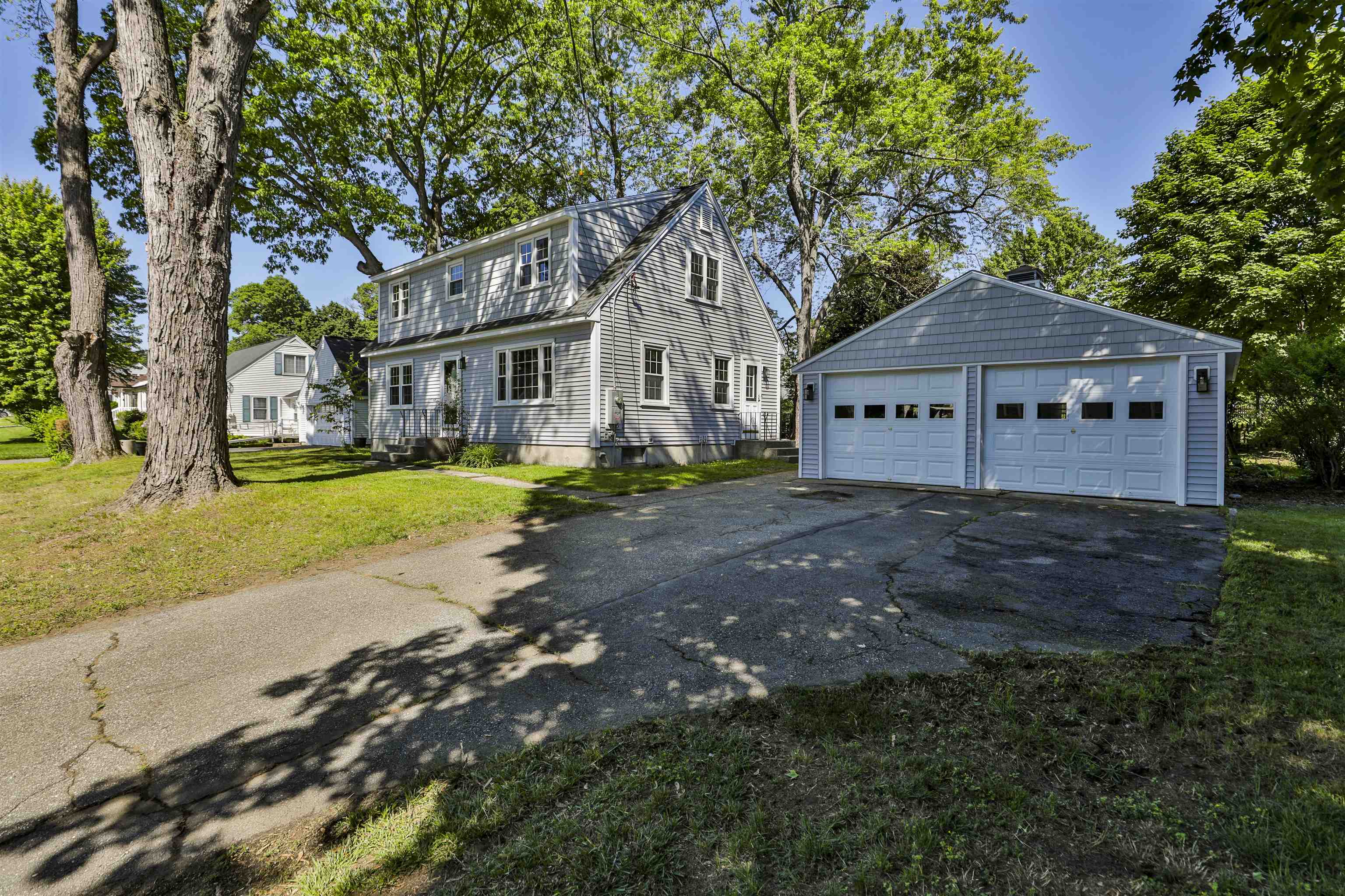7 Holly Dr, Nashua, NH 03063