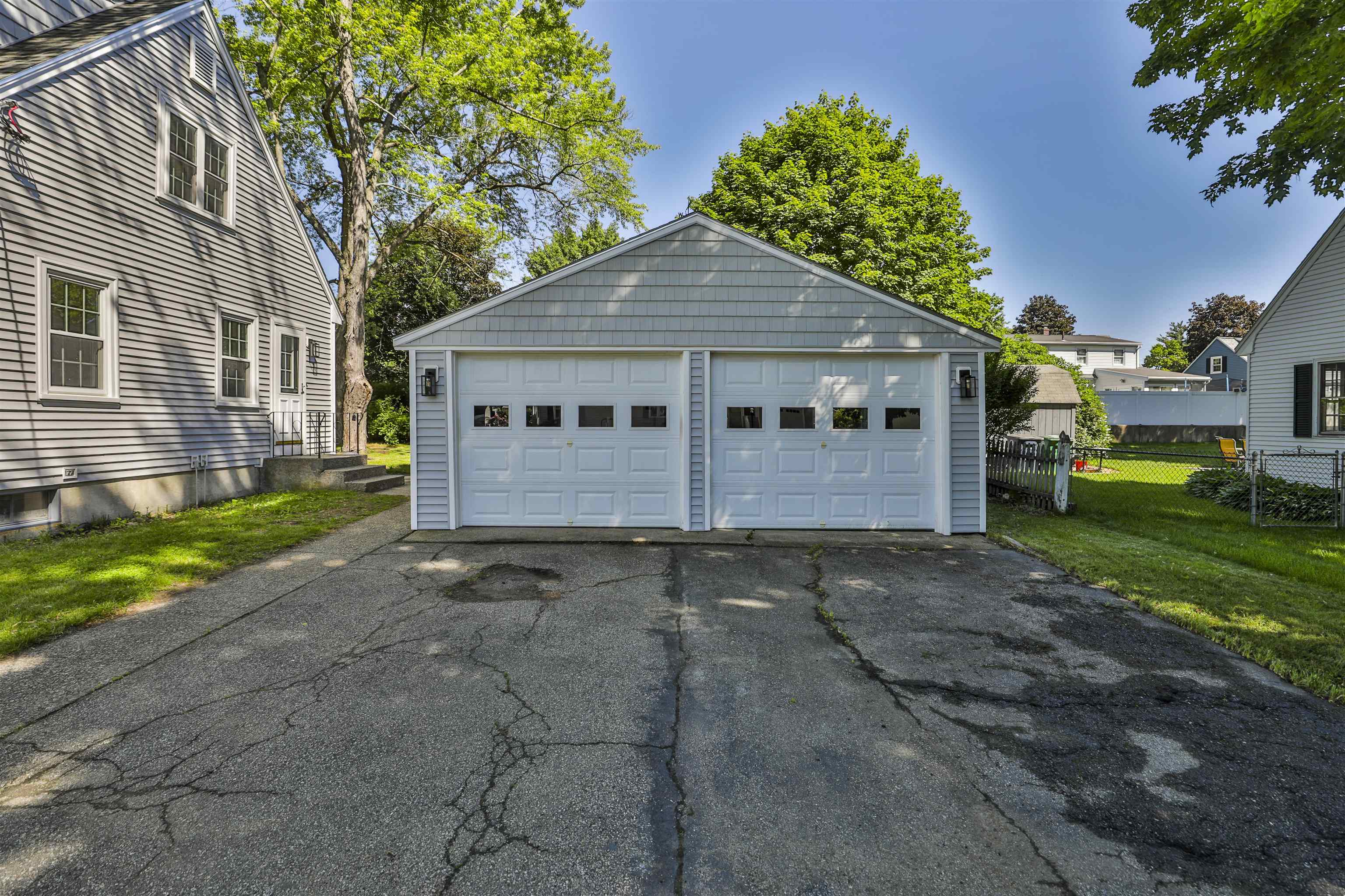7 Holly Dr, Nashua, NH 03063