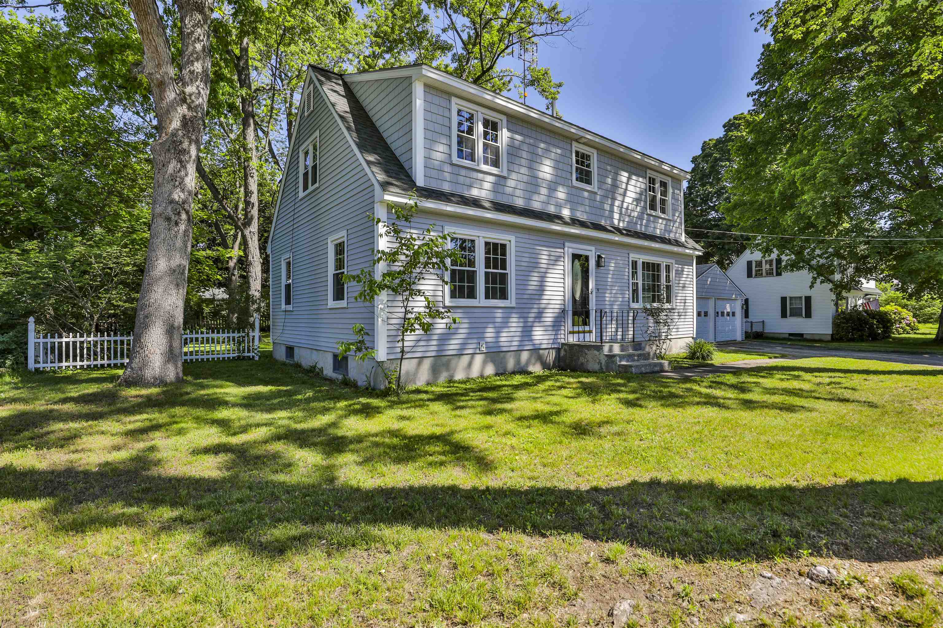 7 Holly Dr, Nashua, NH 03063