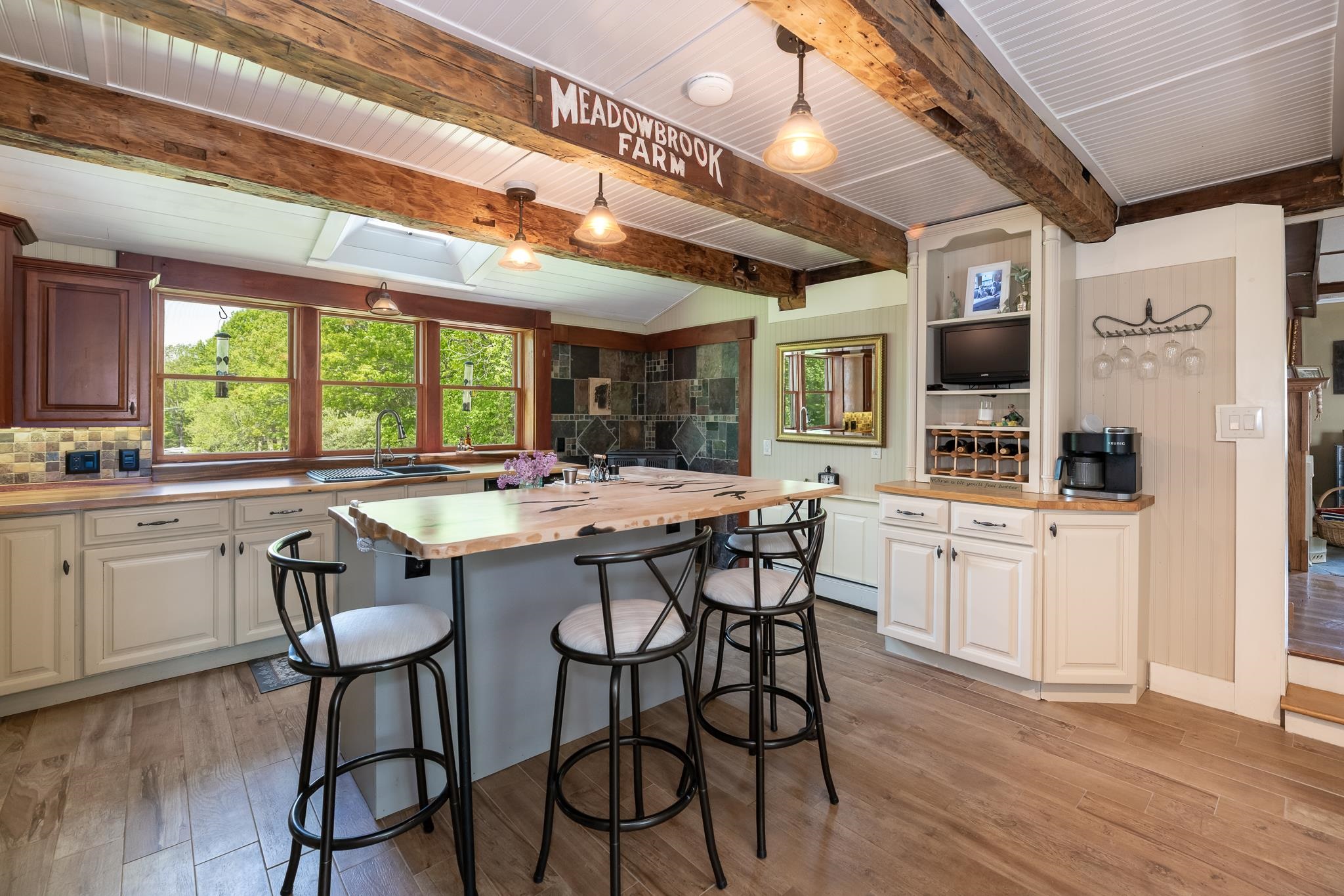 220 Stockbridge Corner Rd, Alton, NH 03809