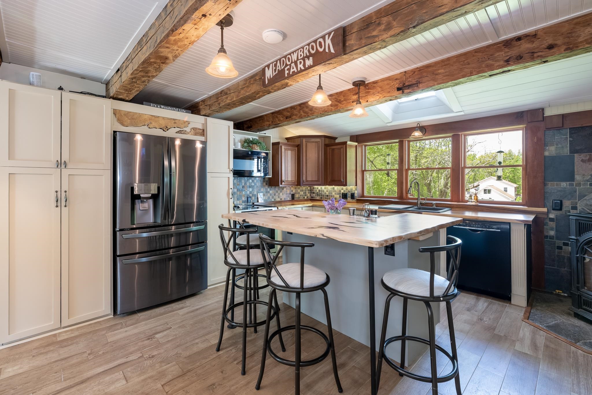 220 Stockbridge Corner Rd, Alton, NH 03809