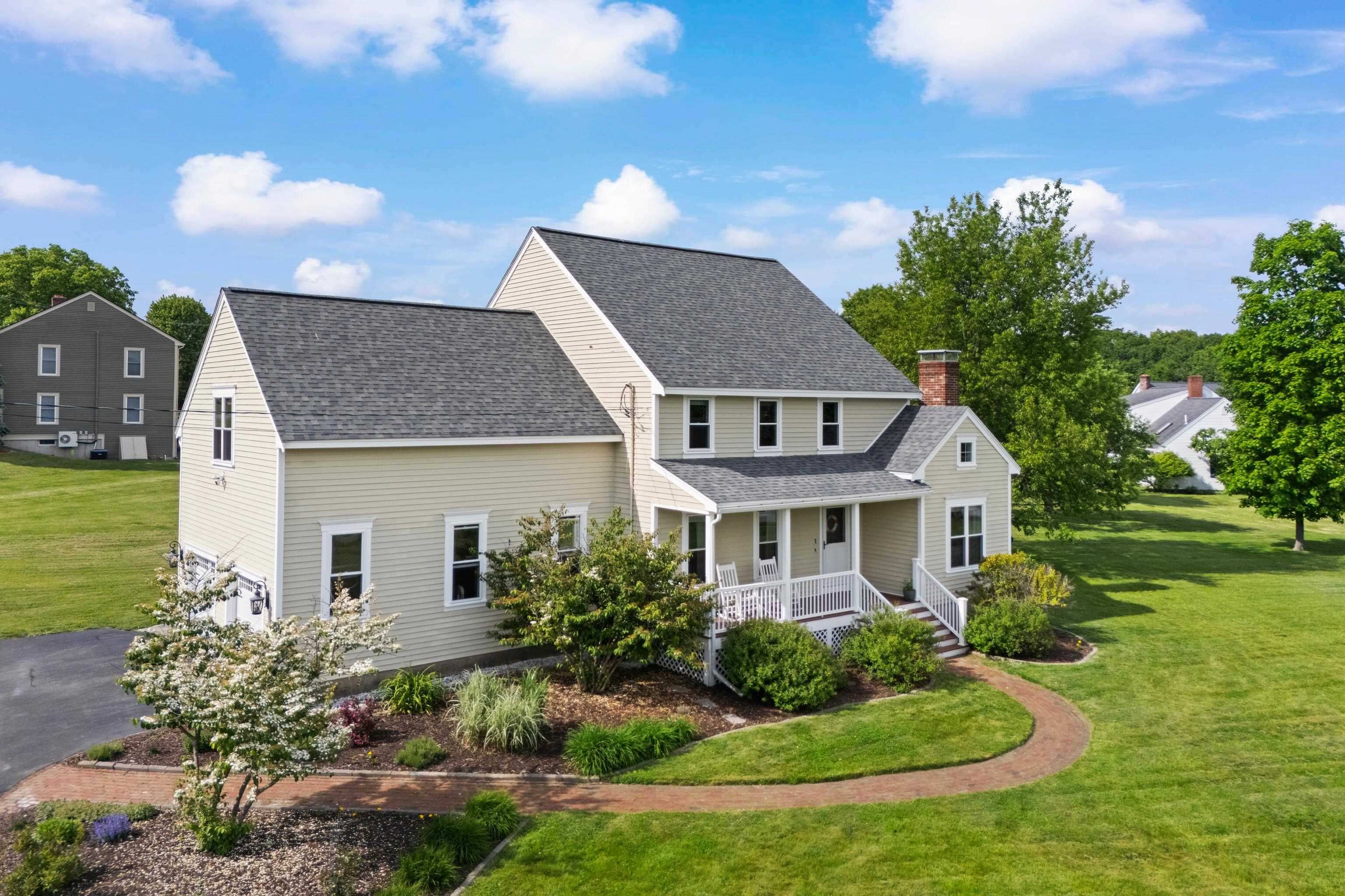1 Bartlett Rd, Stratham, NH 03885