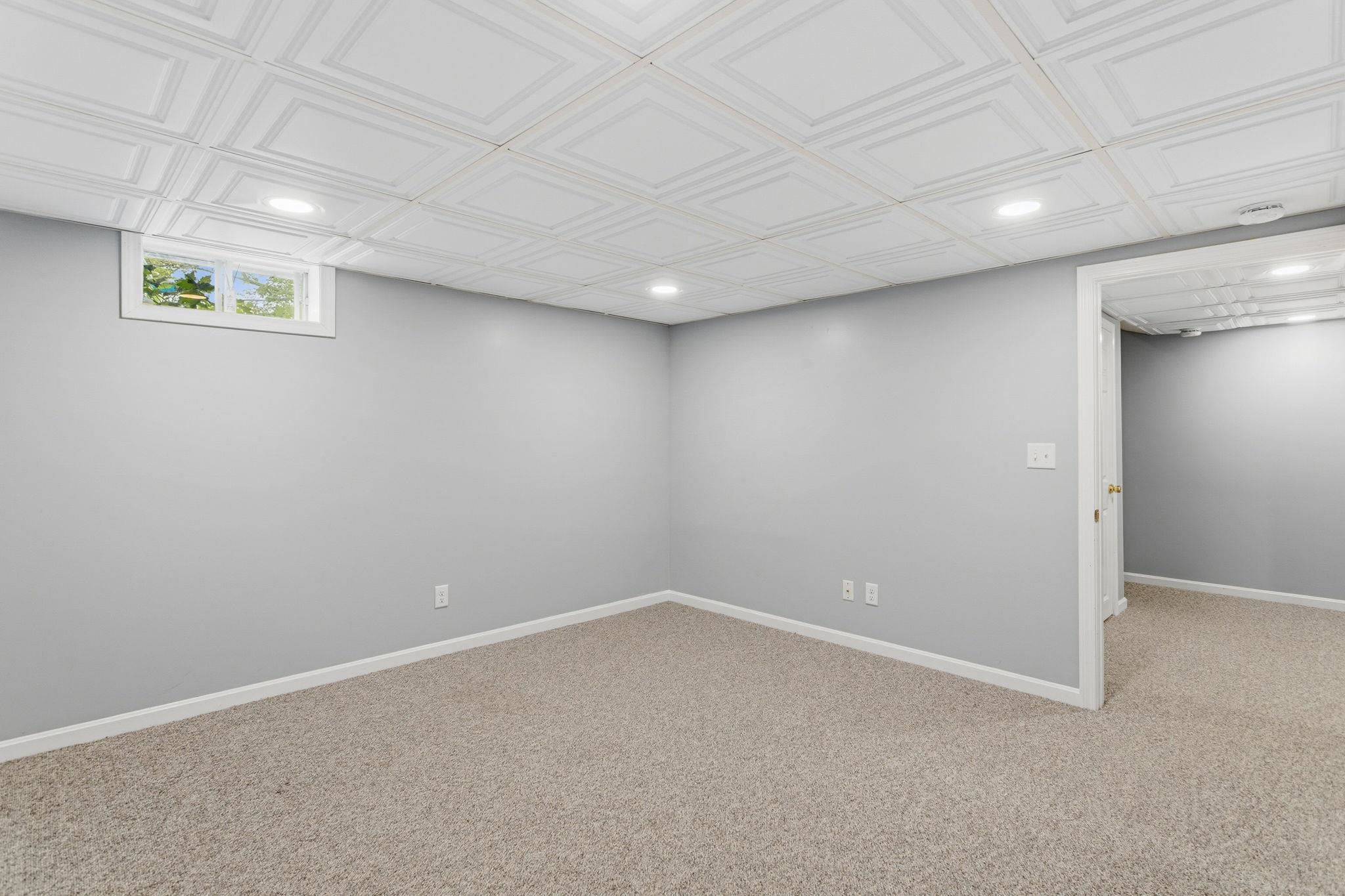 1 Bartlett Rd, Stratham, NH 03885