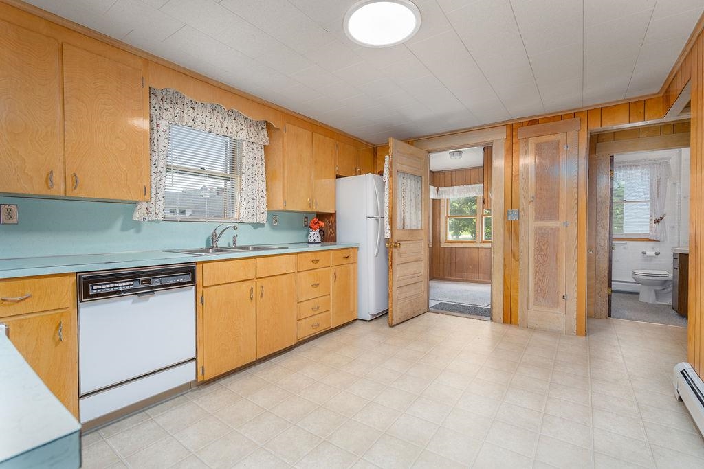 54 Maple St, Rochester, NH 03867