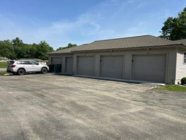 25 Lantern Ln, Kingston, NH 03848