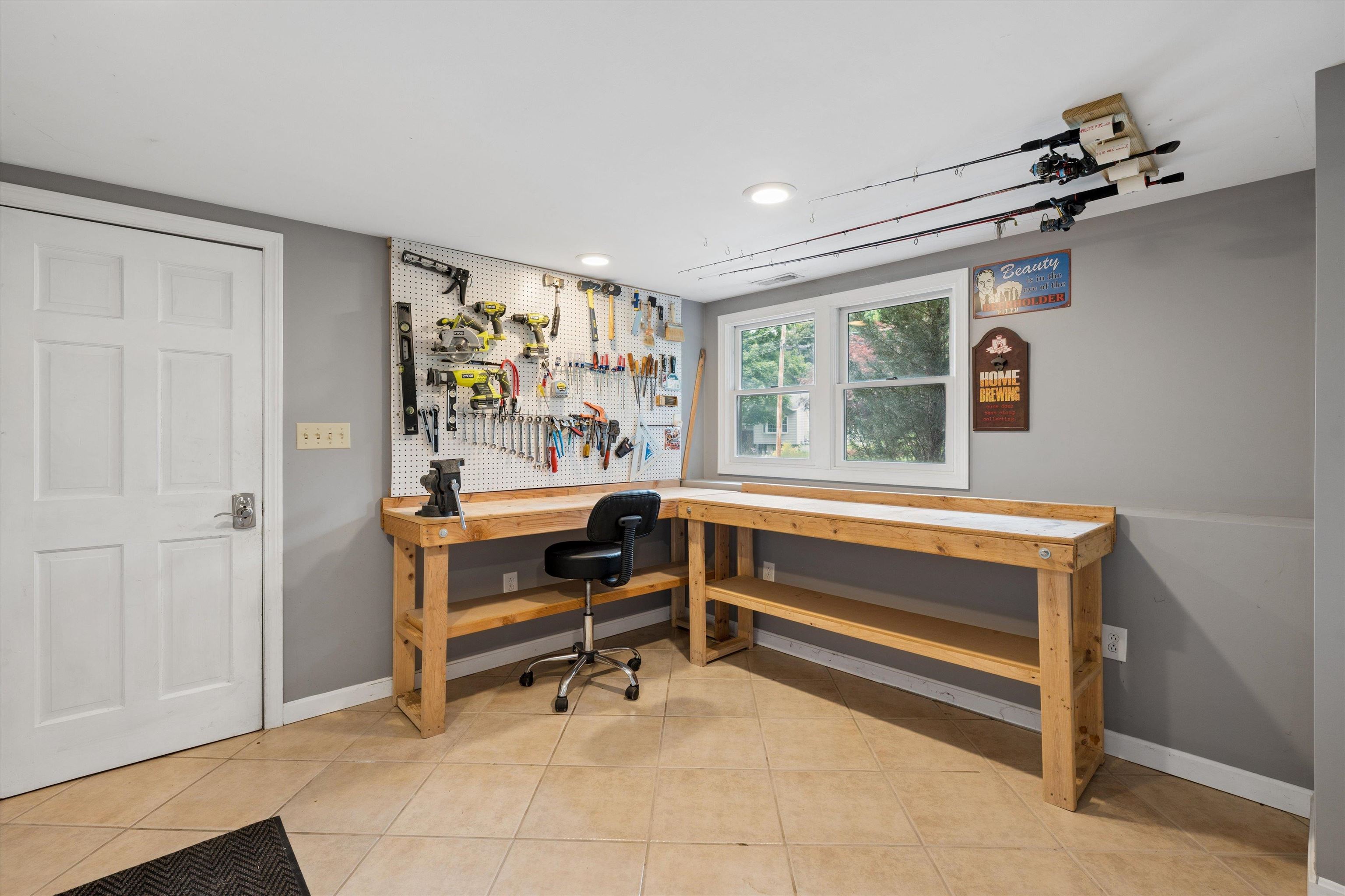 3 Beech St, Merrimack, NH 03054