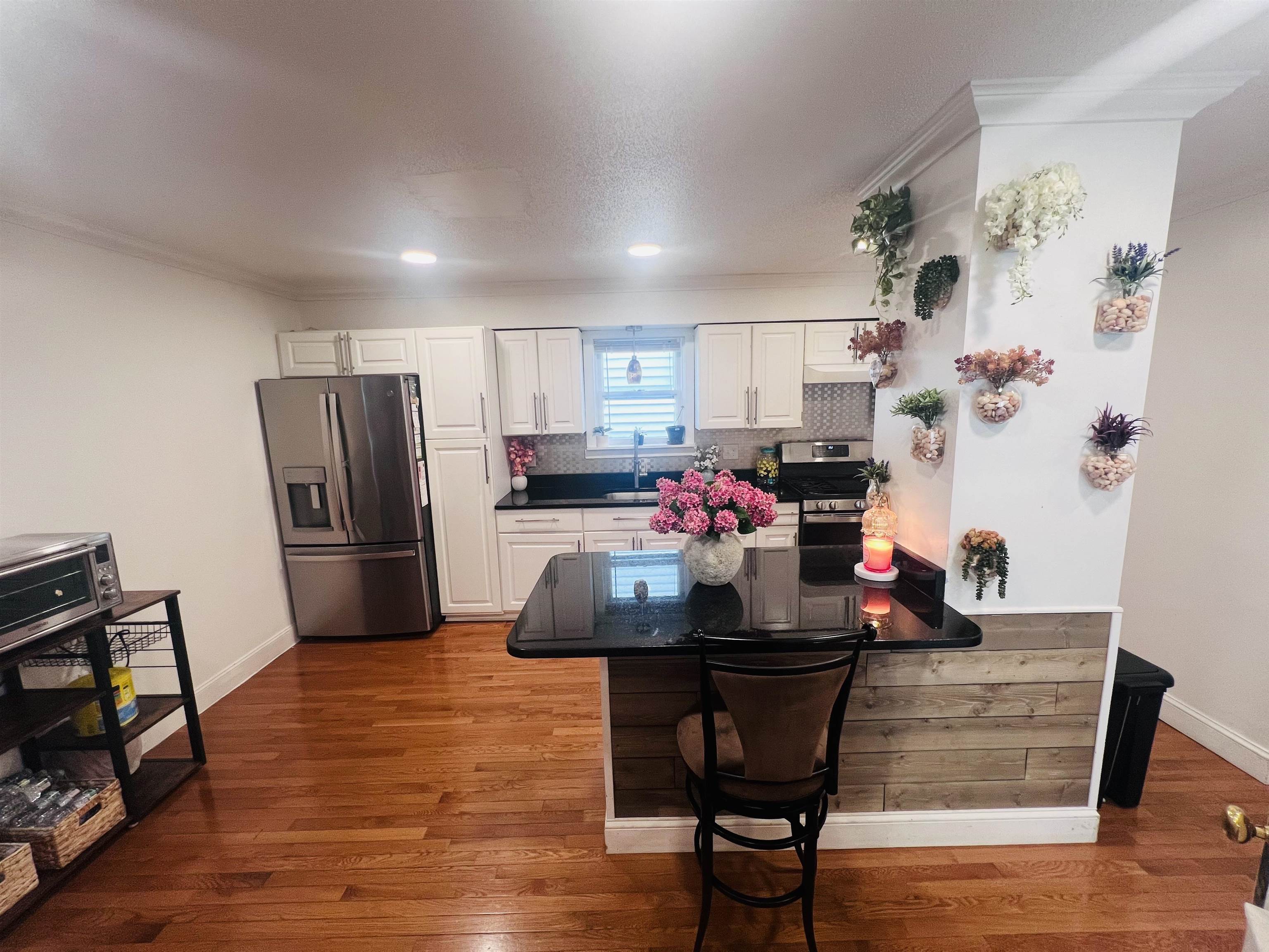 89 West Hollis St, Nashua, NH 03060
