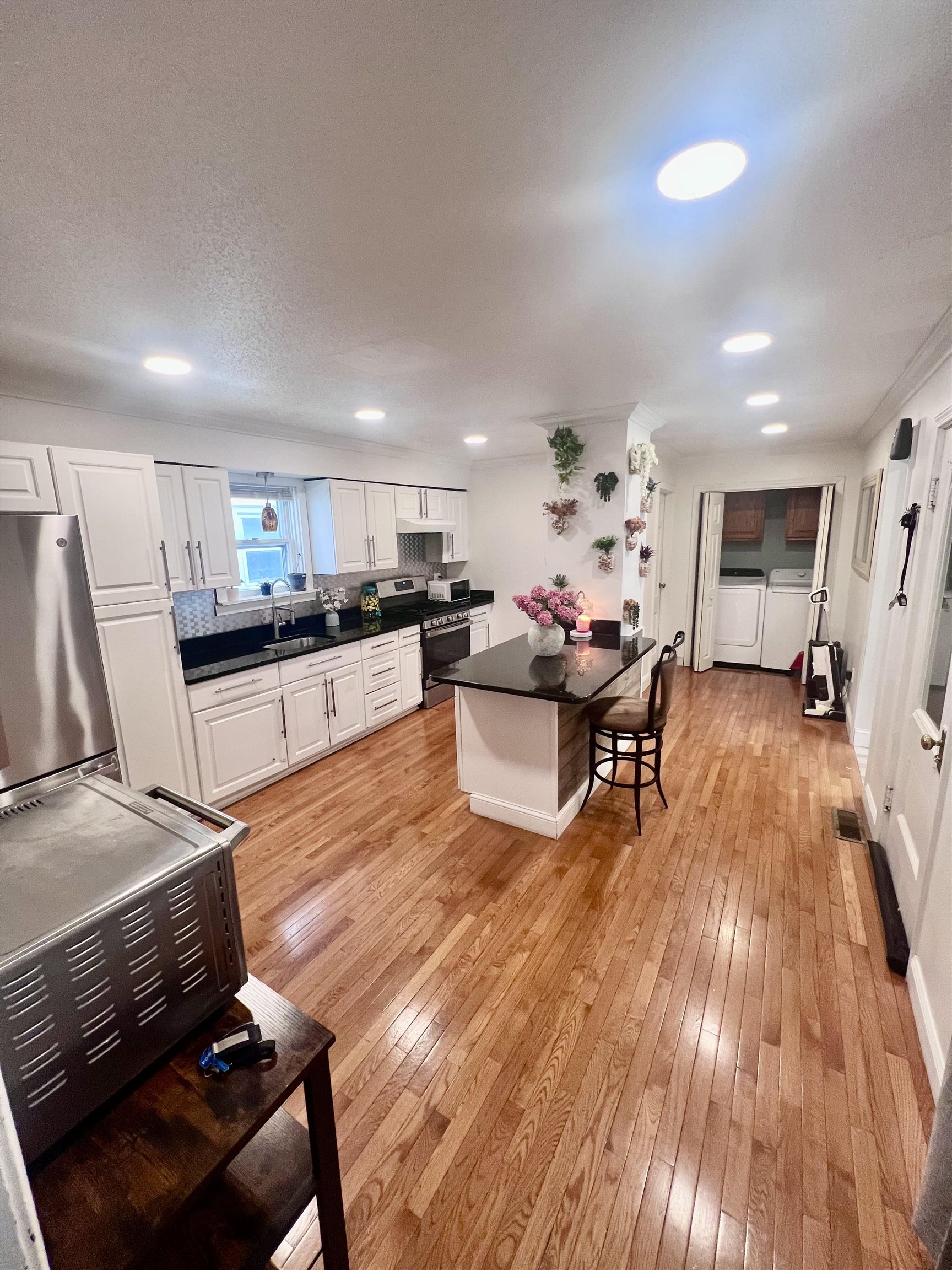 89 West Hollis St, Nashua, NH 03060