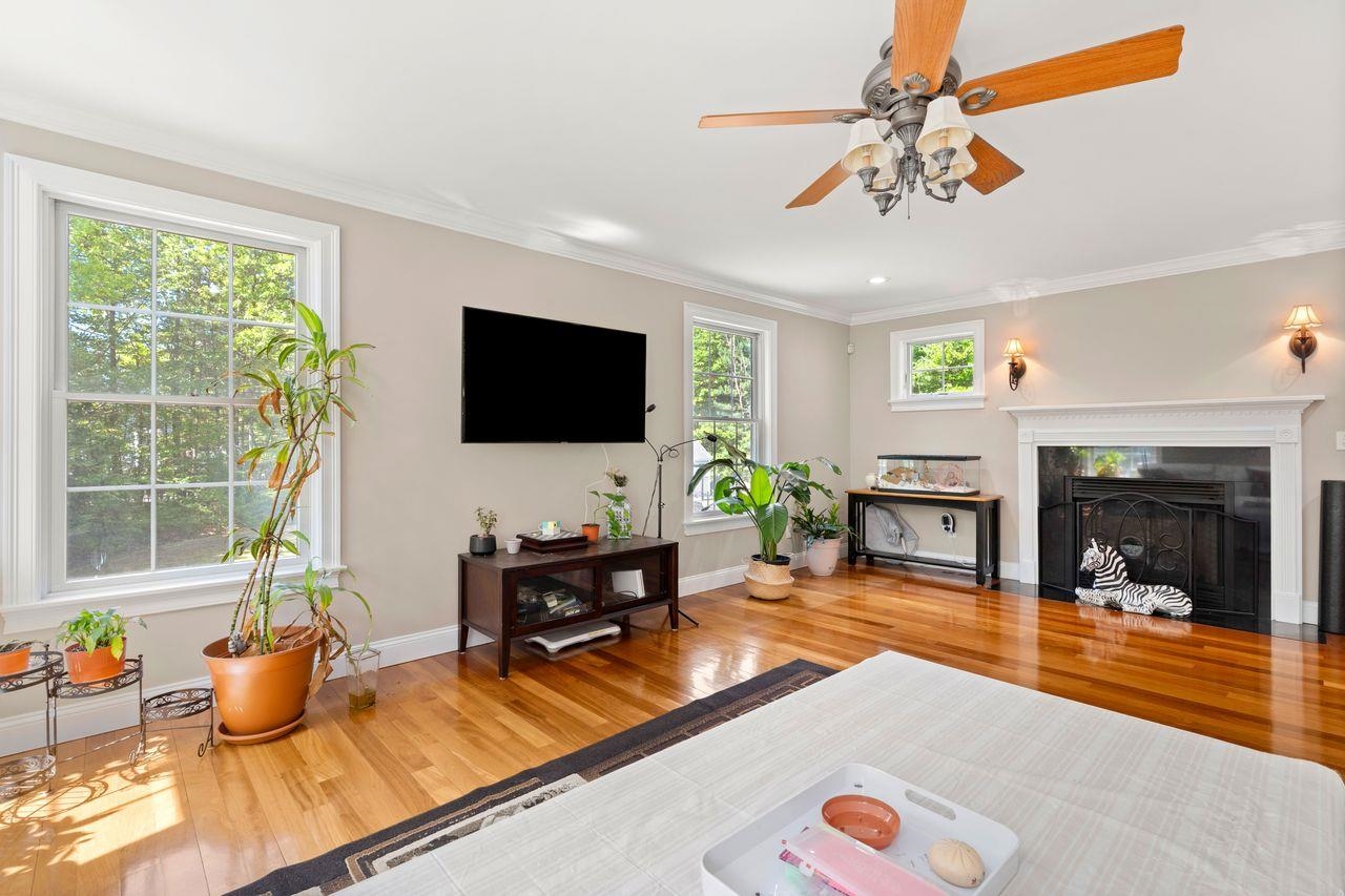 24 Fireside Dr, Epping, NH 03042
