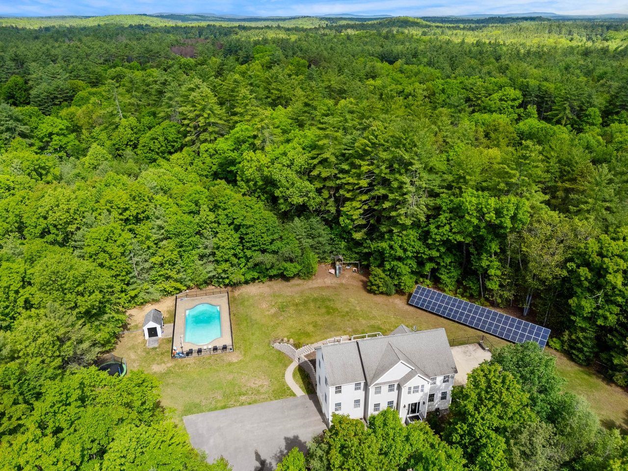 24 Fireside Dr, Epping, NH 03042